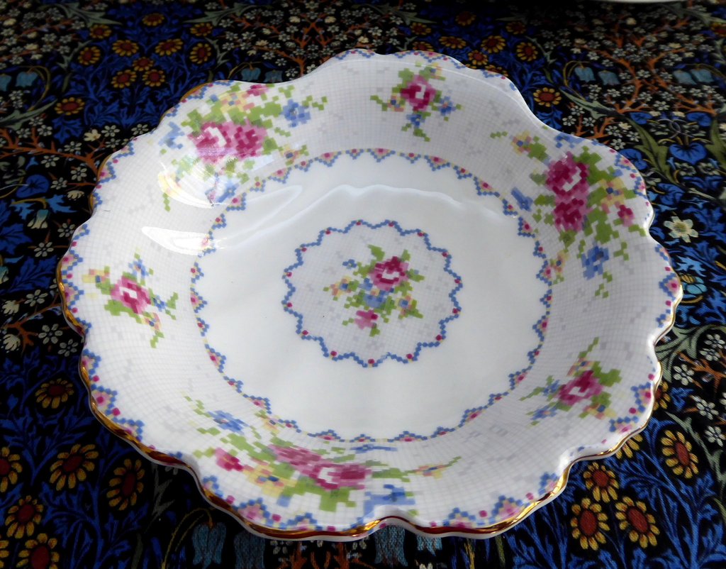 Vintage Royal Albert Petit Point Fan-Shaped Shell Dish - English Bone China from 1940s - Perfect for Serving Jam, Candy, or Displaying Collectibles