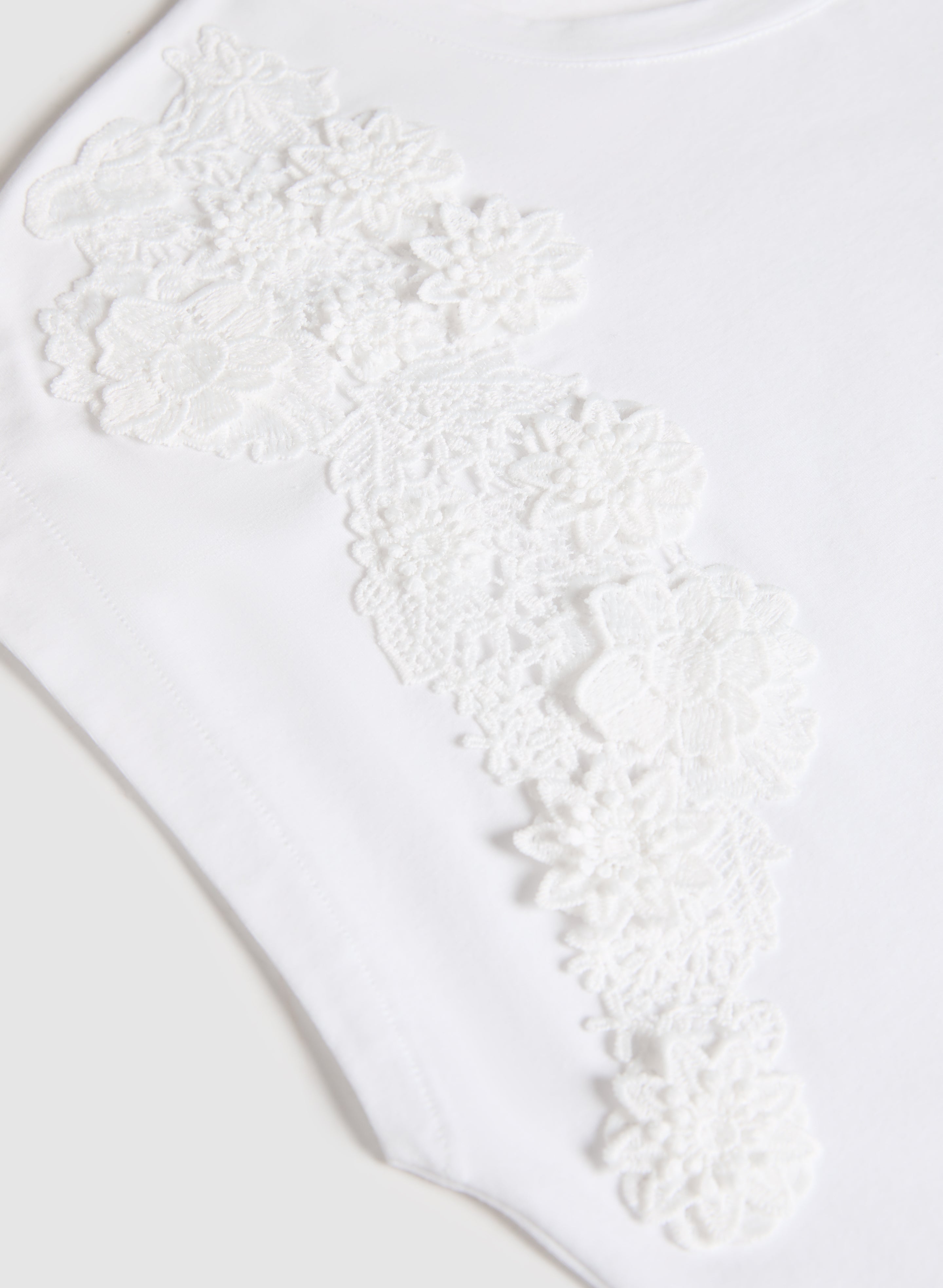 Floral Appliqué T-Shirt for Women - Stylish Embroidered Blouse for Casual Wear & Summer Outfits