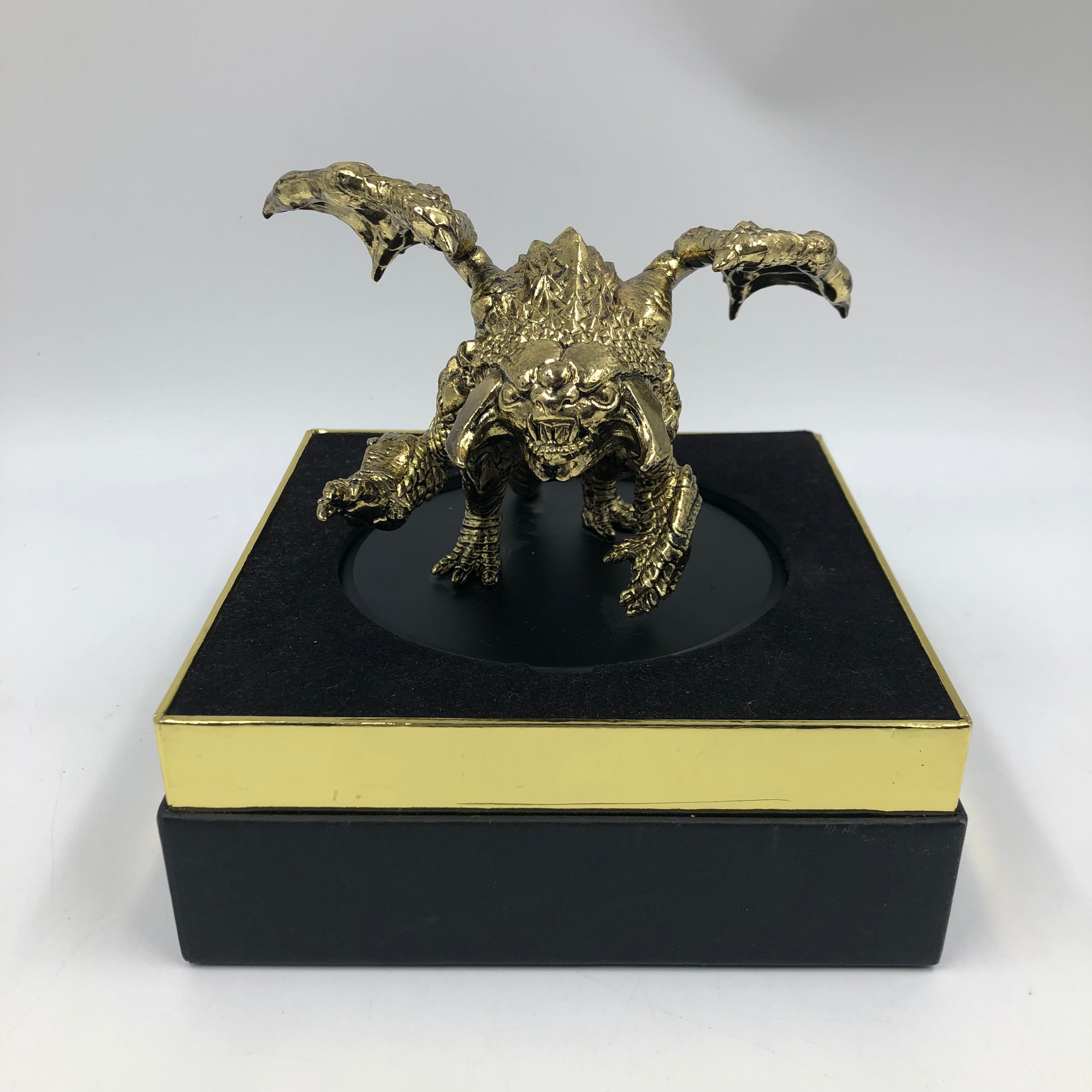 Dota 2 Golden Roshan Statue - The International 10 Limited Edition Collectible for Gamers & Fans - Perfect for Display, Gaming Room Decor, and Esports Memorabilia Collection