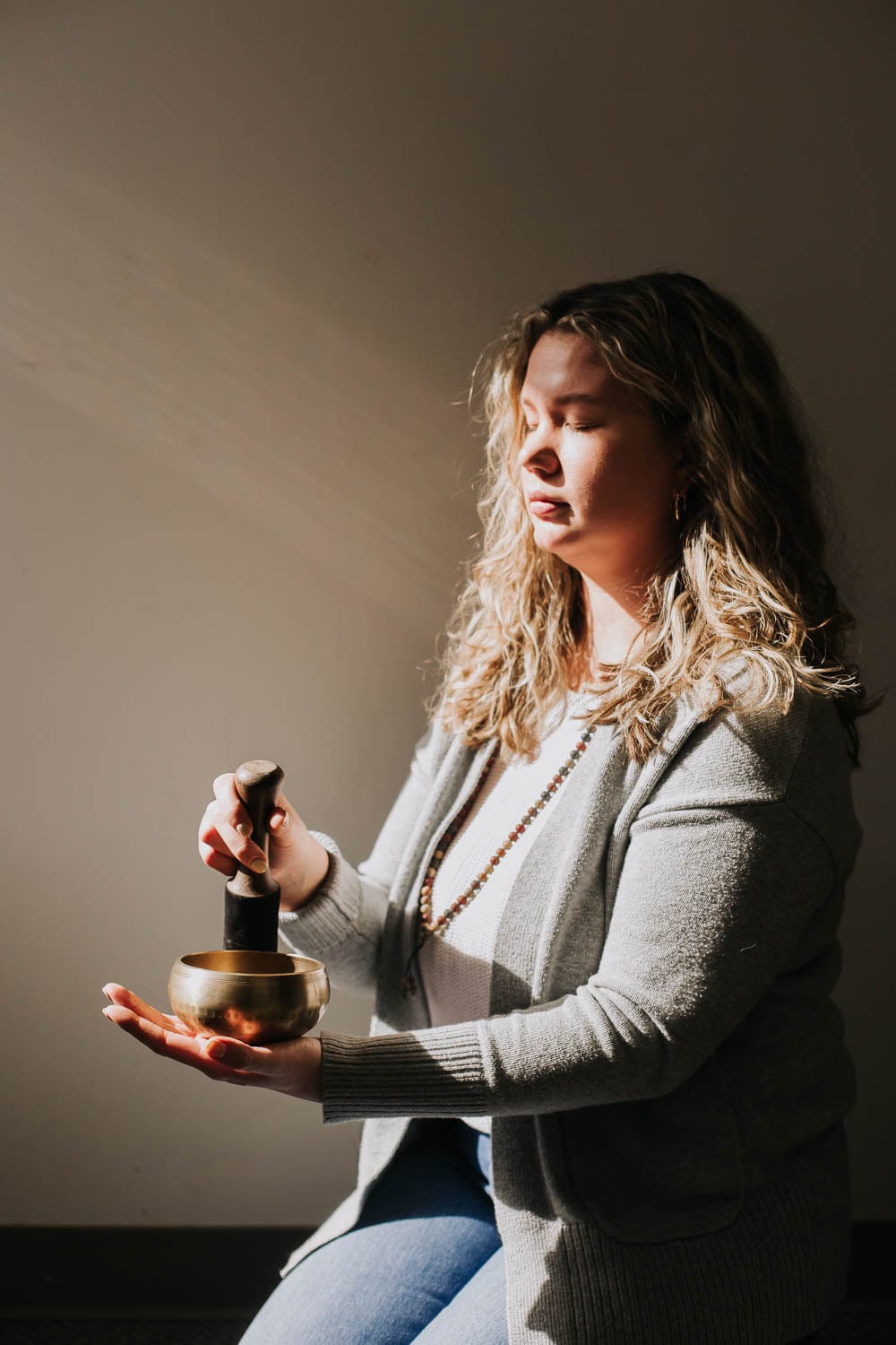 Authentic Hand-Hammered Tibetan Singing Bowl Set for Meditation, Yoga & Sound Healing - Premium Quality Metal Chakra Bowl with Wooden Mallet and Cushion