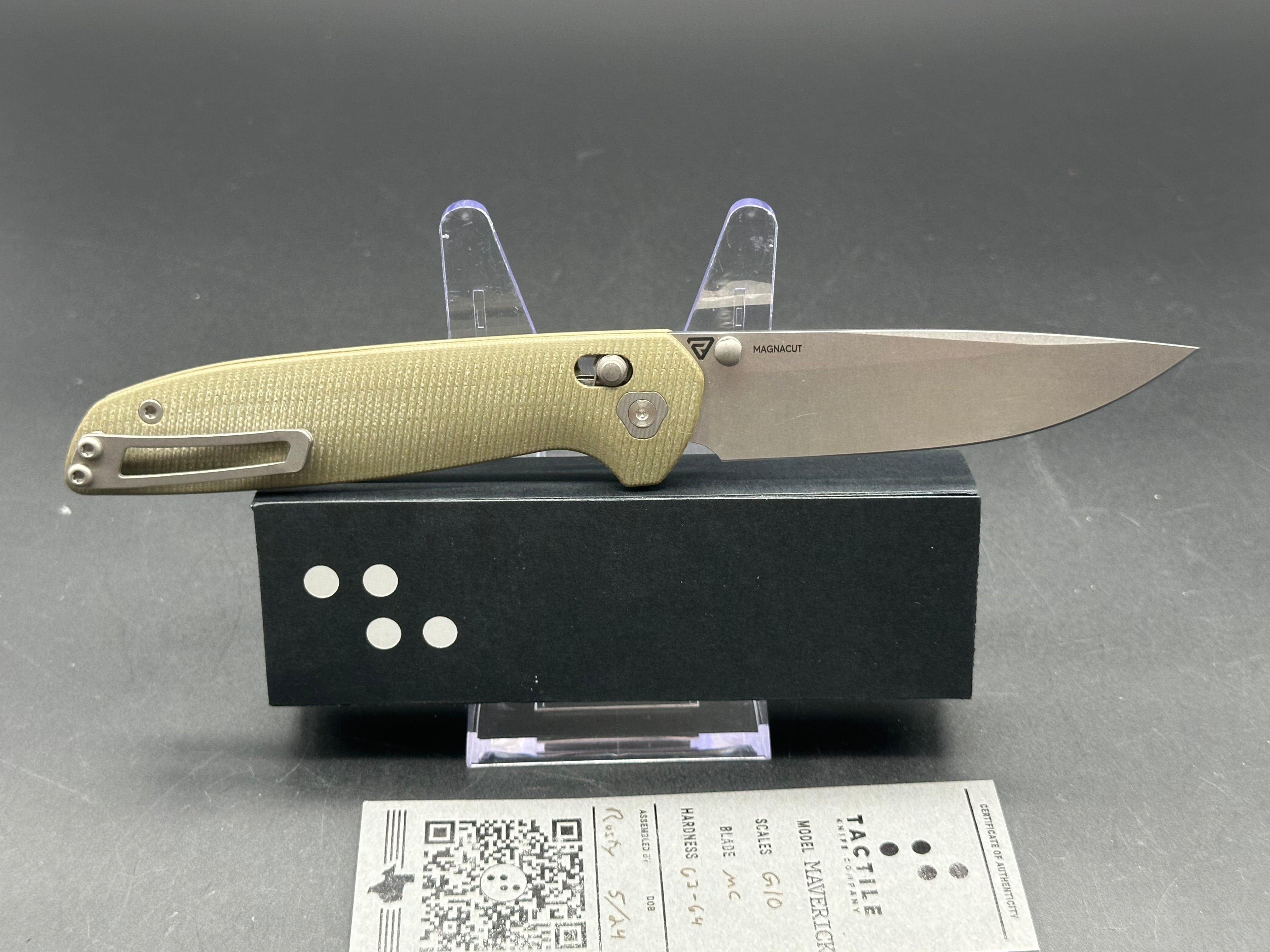 Tactile Knives Maverick - Green G10 Handle with MagnaCut Blade - EDC Folding Pocket Knife for Outdoor, Camping & Everyday Carry (EDC)