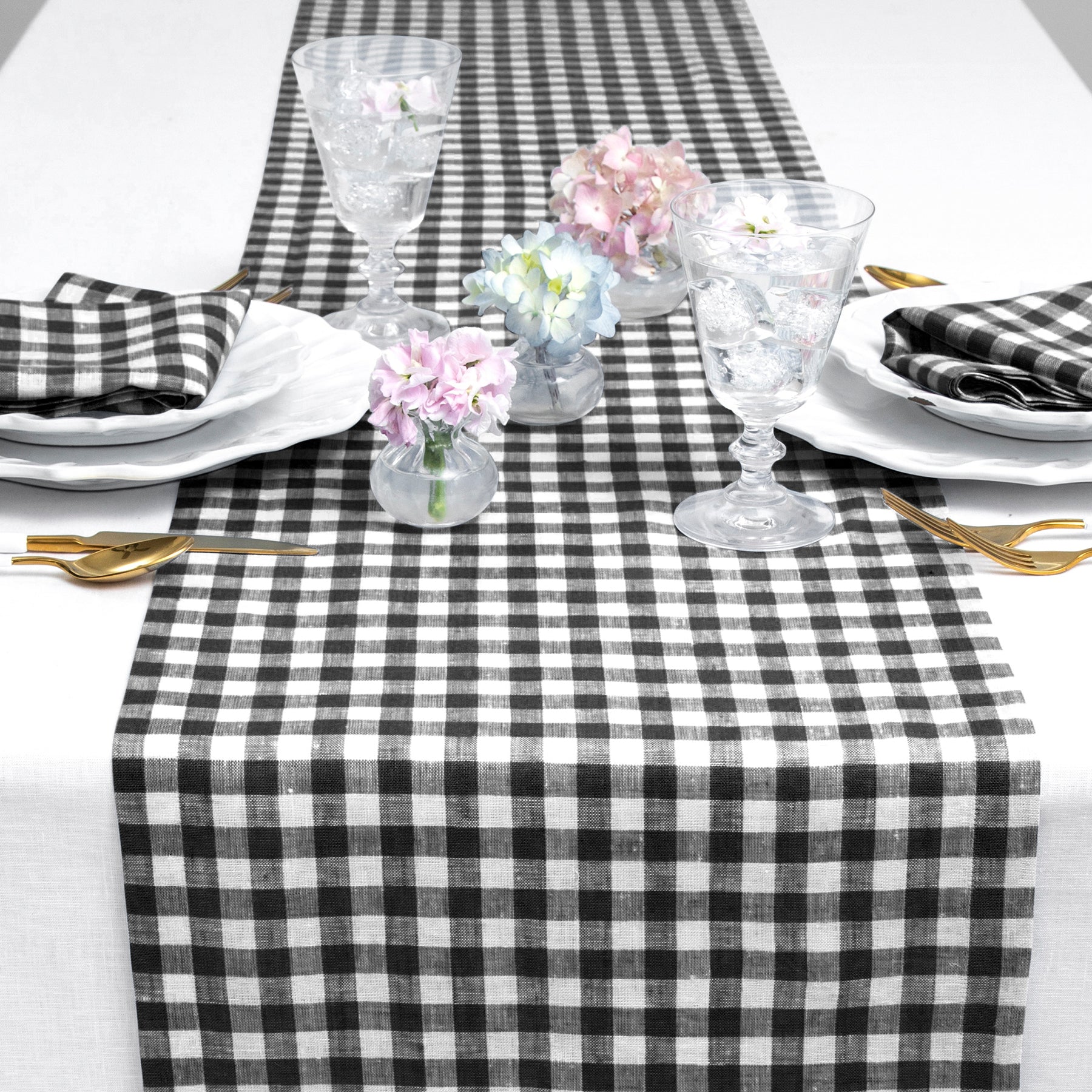 Stylish Gingham Table Runner for Dining & Kitchen Decor - Perfect for Parties, Weddings & Home Styling