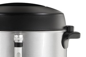 Proctor Silex 45040 40-Cup Commercial Coffee Urn - Brushed Aluminum & Stainless Steel - Perfect for Offices, Events & Catering Services