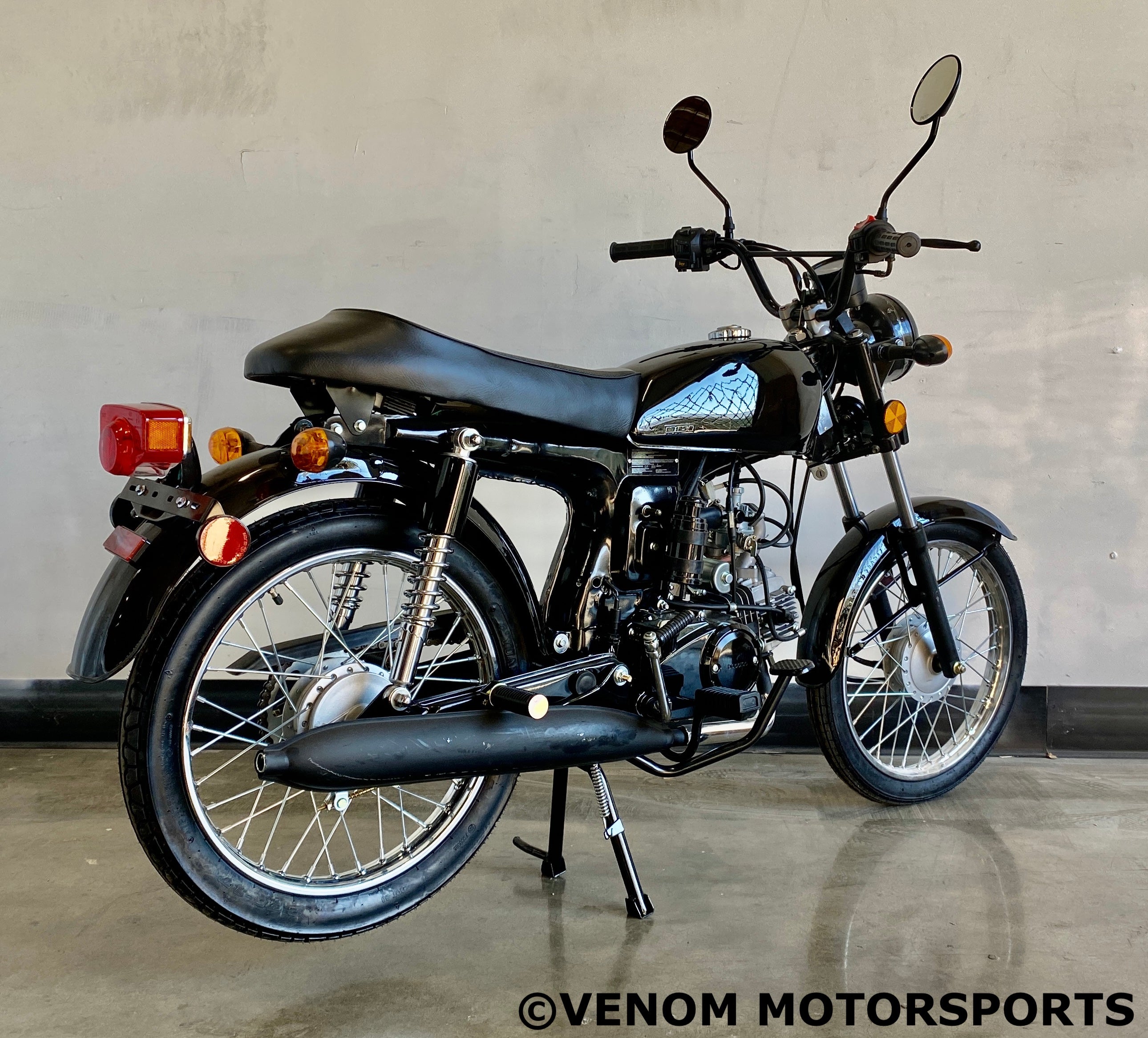 Venom Bobber 125cc Chopper Motorcycle - 4 Speed Manual Transmission for Cruising & Urban Commuting