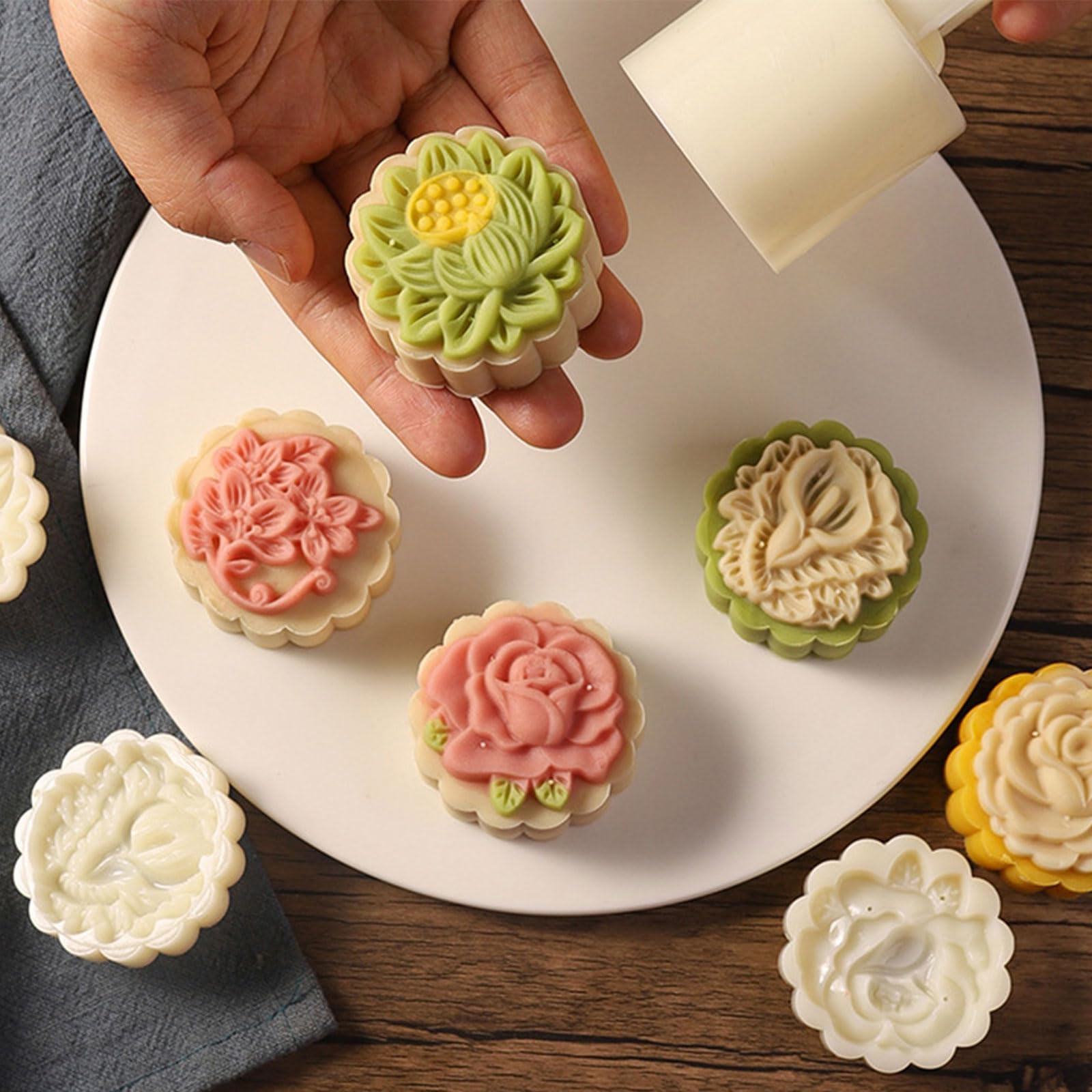 Flower Shaped Mooncake Mold - DIY Moon Cake Maker for Mid-Autumn Festival, Cookie Stamp & Baking Tool for Homemade Desserts (Perfect for Holiday Gifts & Family Baking Activities)