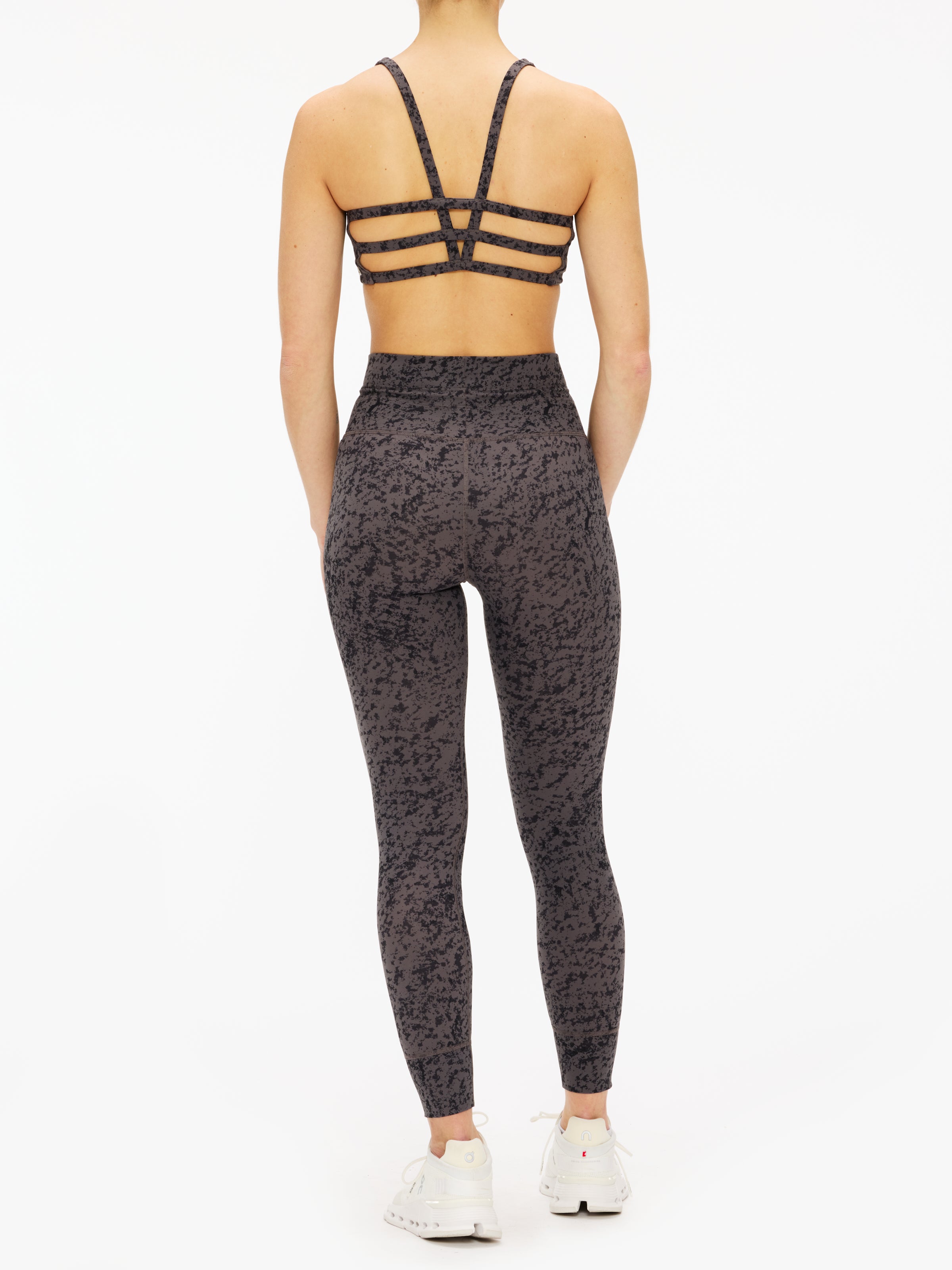 Vuori Yosemite Bra - Women's High-Performance Sports Bra for Yoga, Running & Workouts - Comfortable & Supportive Activewear for Fitness & Daily Wear