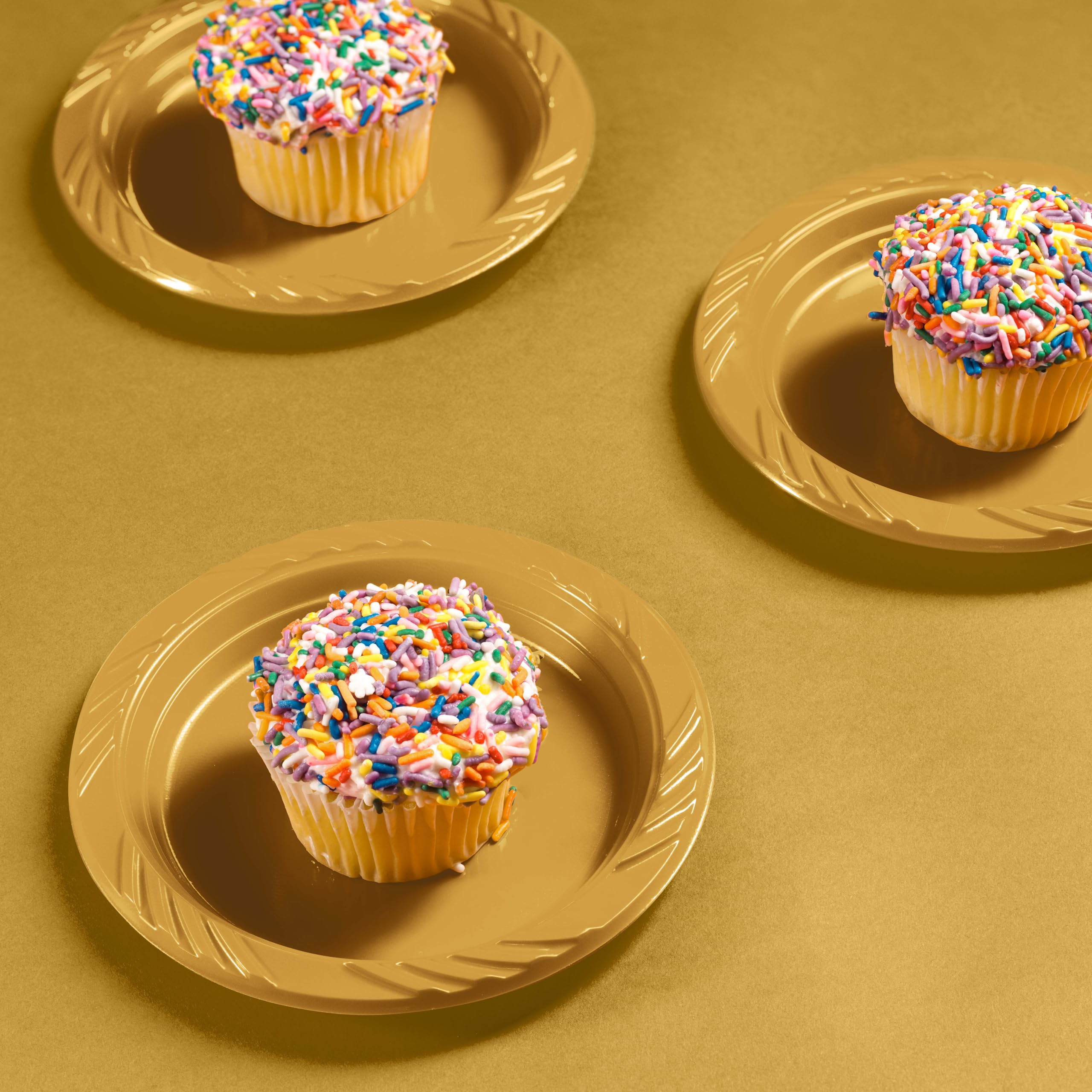 Munfix 6 Inch Gold Plastic Plates - 100 Pack Disposable Party Plates for Desserts, Appetizers, BBQ, Events & Travel | Microwave Safe & Eco-Friendly | Perfect for Birthday Parties, Weddings, Picnics & Office Gatherings