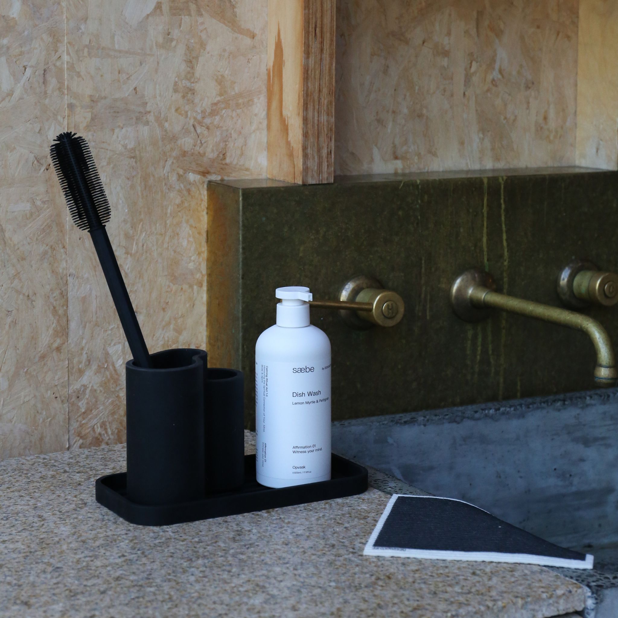 DESIGNSTUFF Premium Bottle Brush for Cleaning - Durable Black Bristles - Ideal for Water Bottles, Baby Bottles, and Hard-to-Reach Containers
