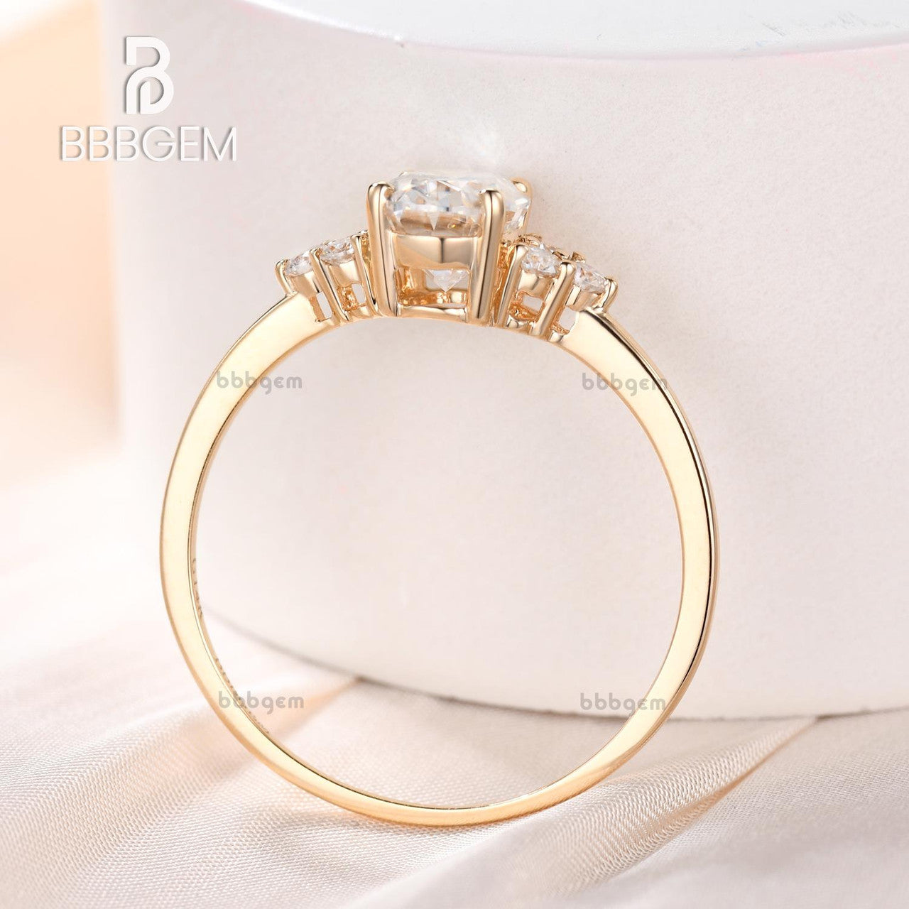 Lab Grown Oval Diamond Engagement Ring - 6x8mm IGI Certified 0.9-1 Carat in 14K/18K Yellow Gold - Perfect for Wedding Proposals & Anniversary Gifts