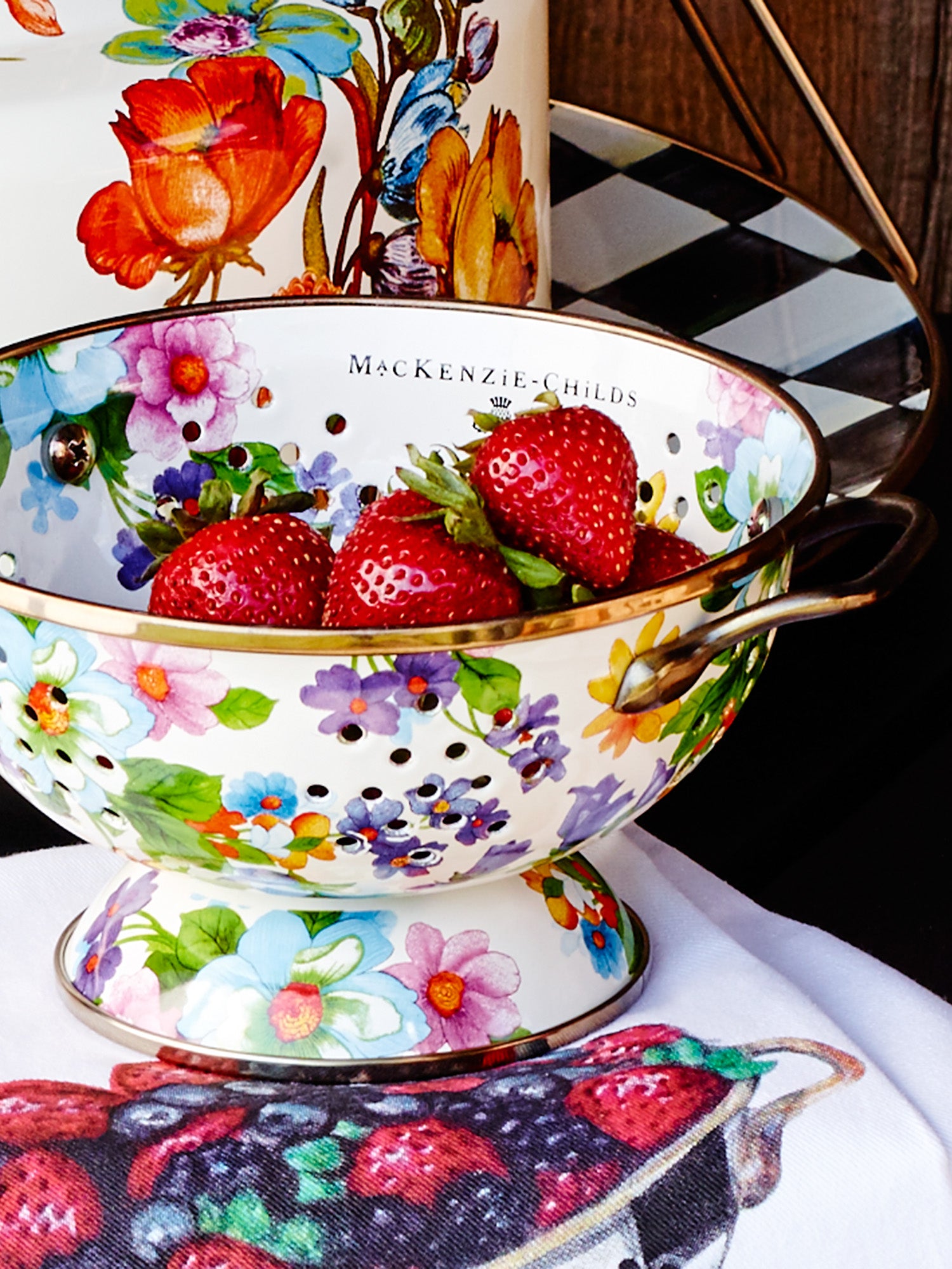 Stainless Steel Large Colander for Kitchen - Perfect for Washing Fruits, Vegetables, and Pasta - Ideal for Home Cooking, Restaurants, and Flower Market Use