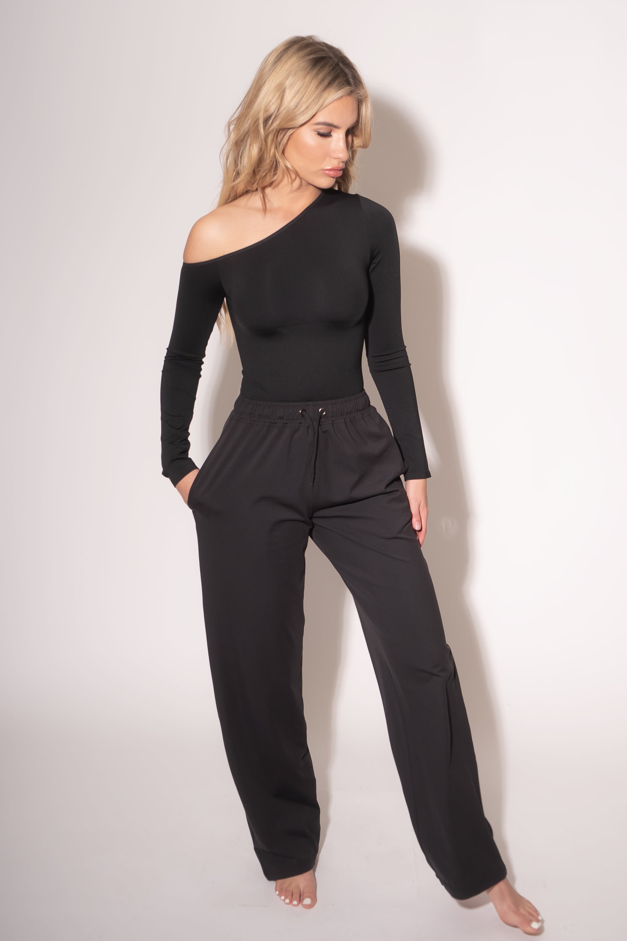Men's Weekend Casual Trousers - Black | Comfortable & Stylish Pants for Relaxing, Travel & Everyday Wear