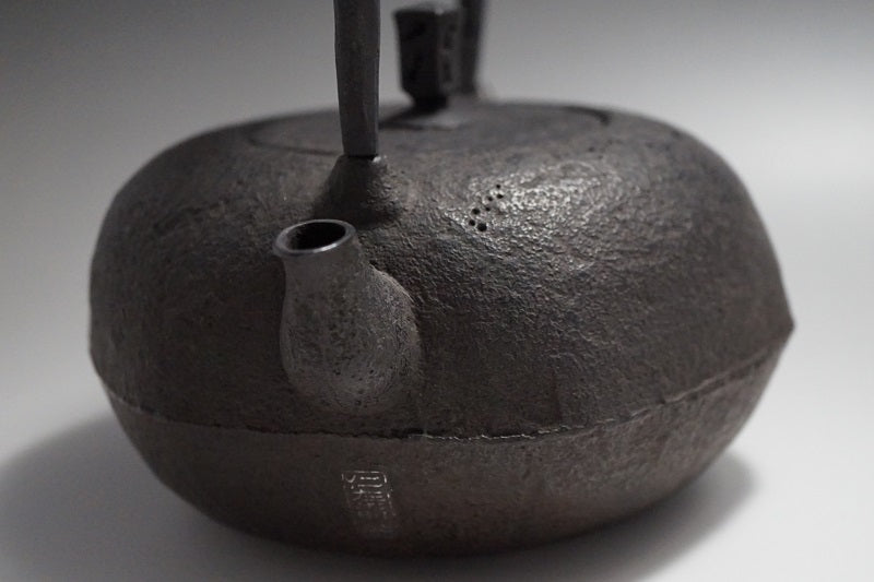 Authentic Japanese Nanbu Tetsubin Iron Teapot - Koizumi Nizaemon 11th Generation Kikko Gata Design with Original Box - Perfect for Traditional Tea Ceremonies & Home Brewing