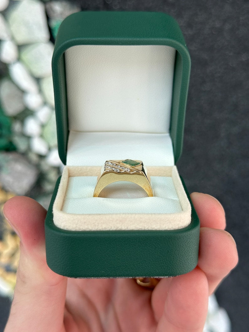 1.15tcw 14K Gold Men's Signet Ring with Lush Green Round Cut Emerald & Diamond Accents - Perfect for Weddings, Anniversaries & Formal Occasions