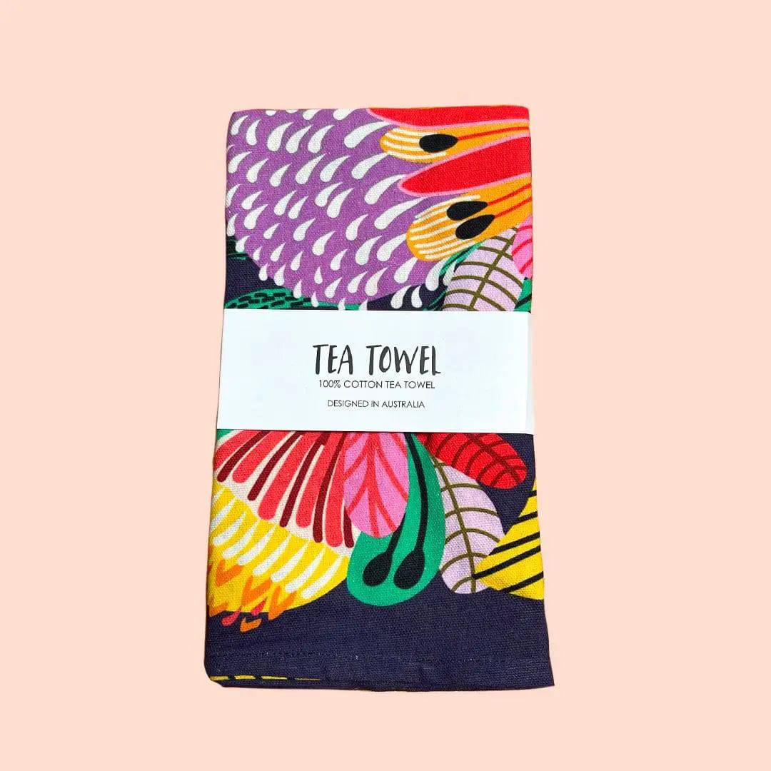 Premium Wild Proteas Printed Kitchen Tea Towel - Soft Absorbent Dish Towel for Drying Dishes, Cleaning Countertops - Perfect for Kitchen, Dining, and Gift Giving