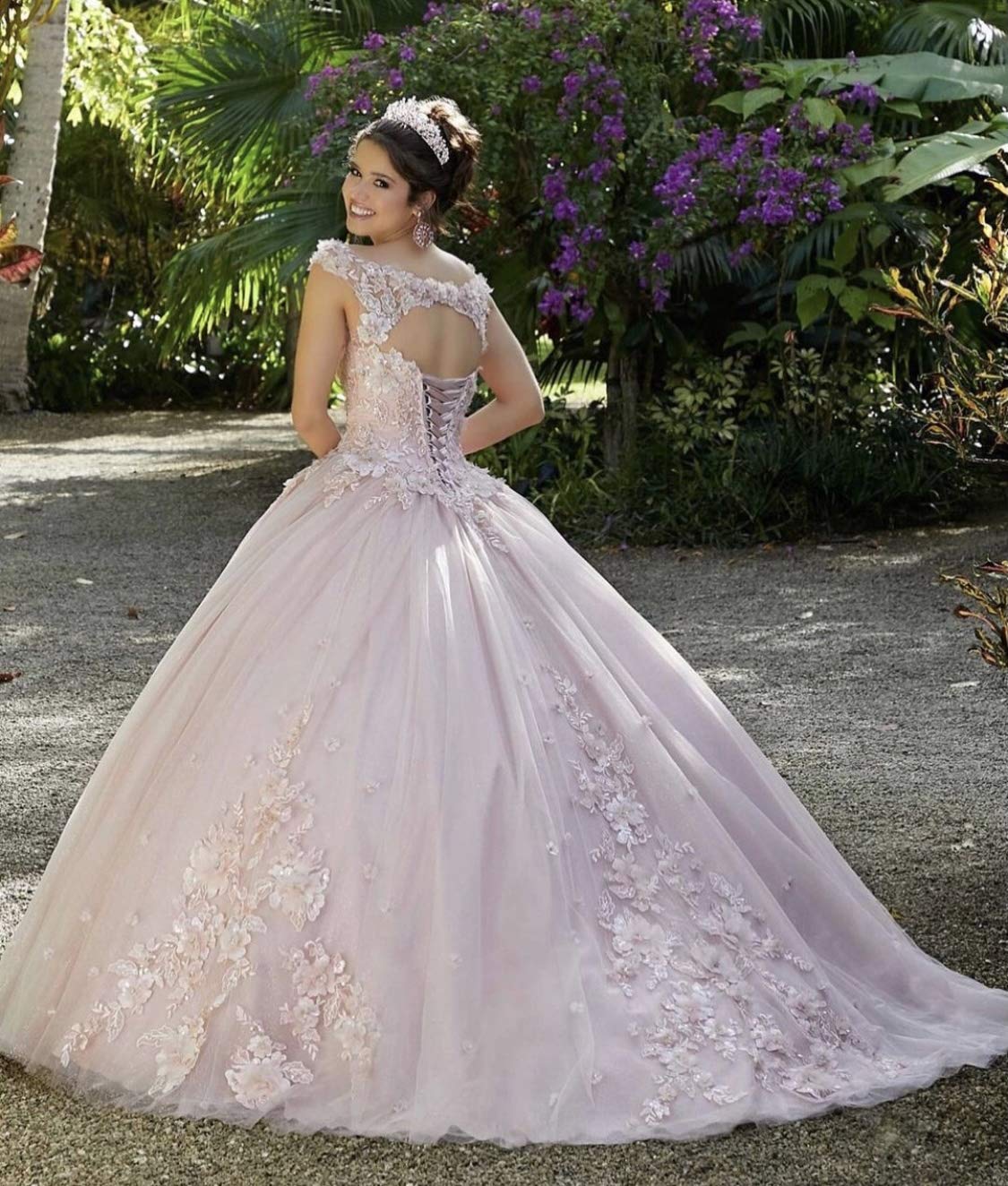 Elegant Women's Tulle Quinceanera Dress with Beaded Appliques | Backless Sweet 16 Ball Gown for Princess Party | Perfect for Quinceañeras, Proms, and Formal Dances