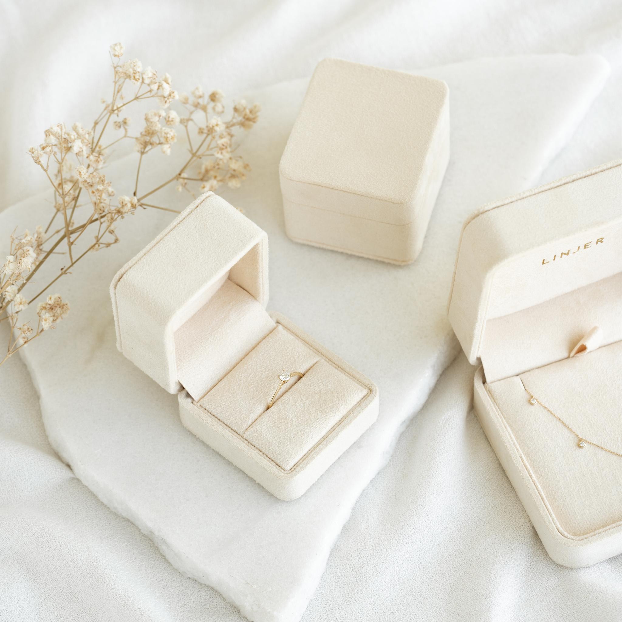 Velvet Ring Box - Elegant Jewelry Gift Box for Engagement, Wedding & Proposal Rings - Perfect for Proposal, Anniversary & Special Occasions