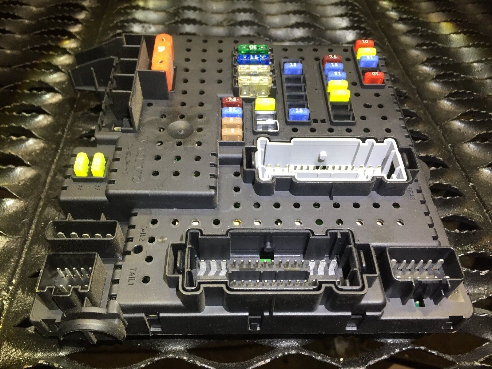 Volvo S60 Rear Fuse Box Relay Module Unit 8688264 OEM - Compatible with 2005 2006 2007 2008 2009 Models - Perfect for Electrical System Repairs & Maintenance