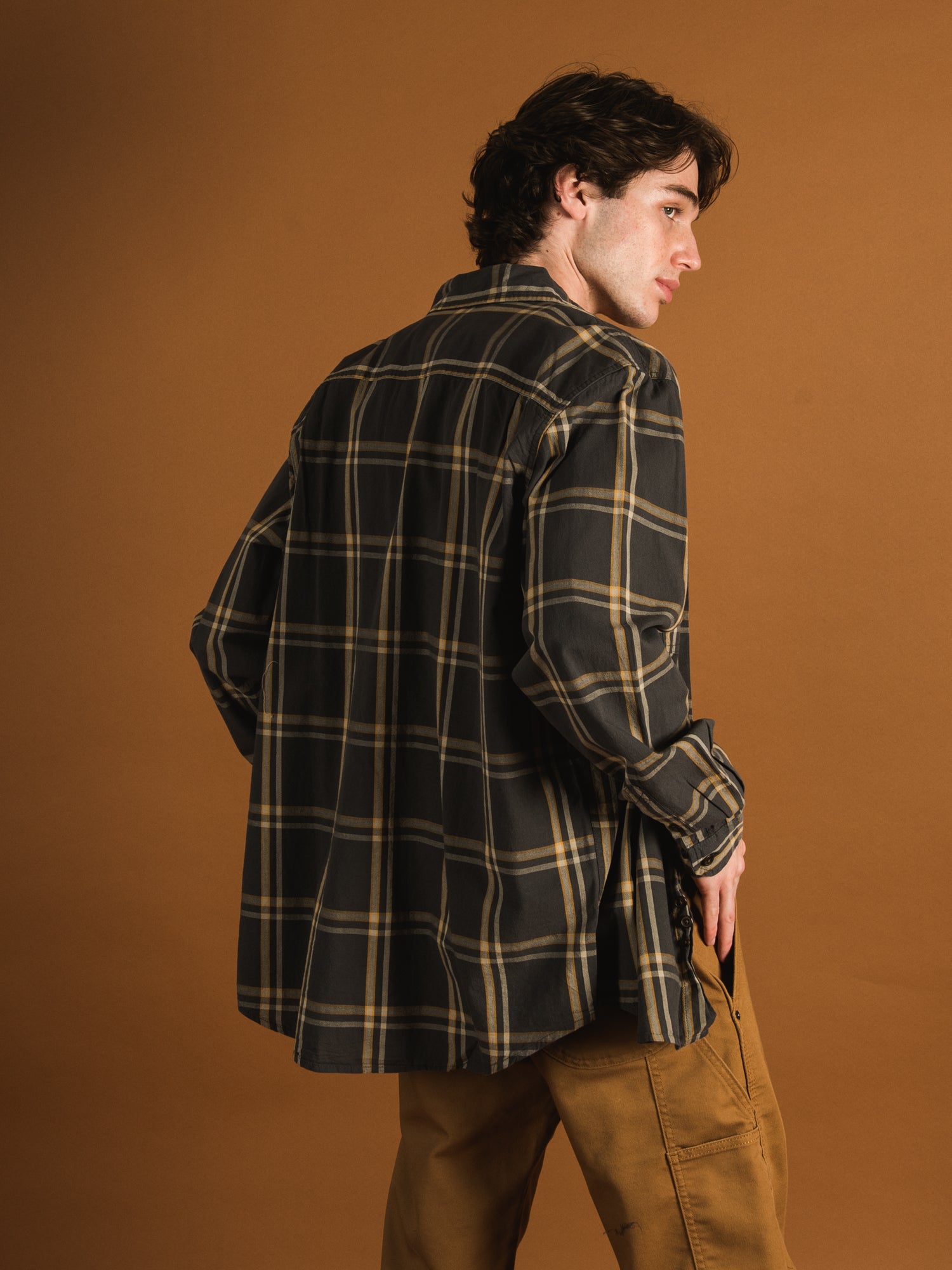 Carhartt Loose Fit Midweight Long Sleeve Plaid Flannel Shirt for Men - Durable Workwear & Casual Wear - Perfect for Construction, Outdoor Activities & Everyday Use