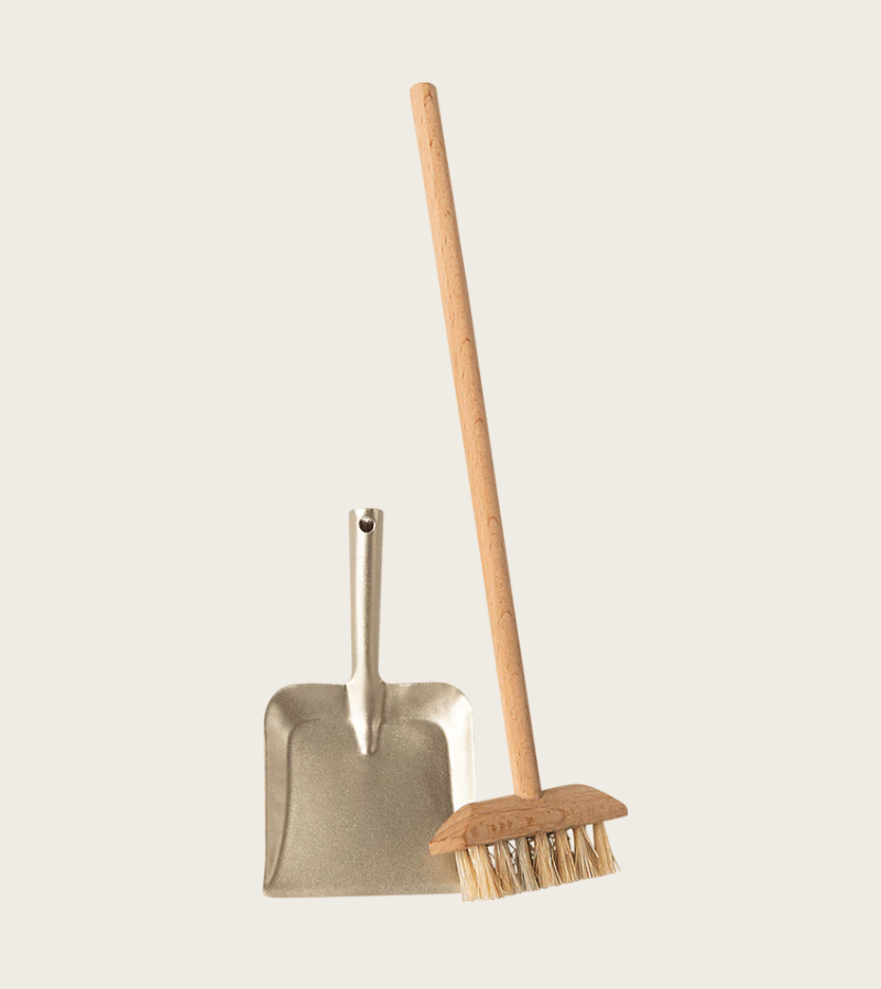 Maileg Mini Broom and Dustpan Set - Small Cleaning Tools for Kids, Pretend Play, Dollhouse Accessories - Perfect for Playrooms, Montessori Learning & Tiny Housekeeping Fun