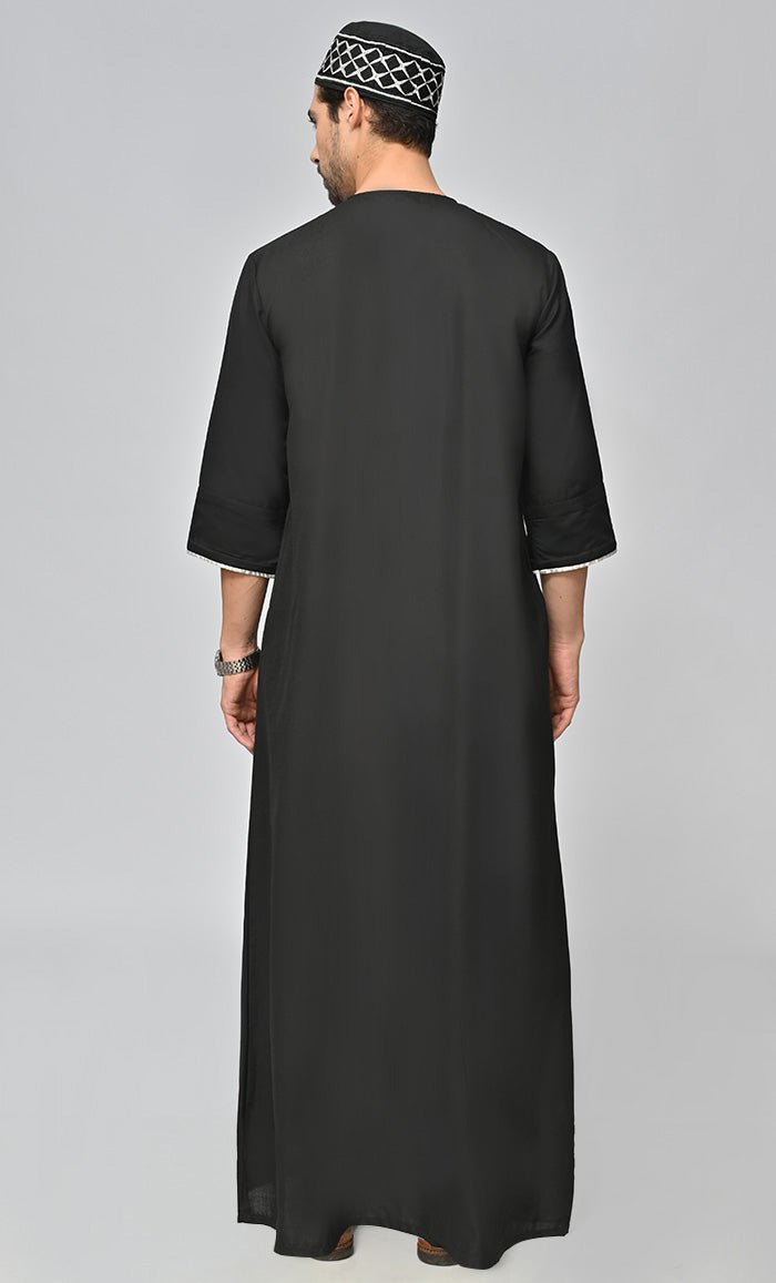 Men's Arabic Geometric Embroidered Thobe Jubba with Pockets & Matching Kufi - Traditional Islamic Attire for Eid, Weddings & Special Occasions