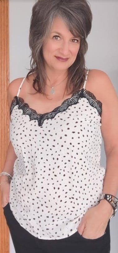 Stylish Lace Tank Top for Women - Cute & Comfortable Summer Fashion - Perfect for Beach Outings, Casual Wear & Date Nights