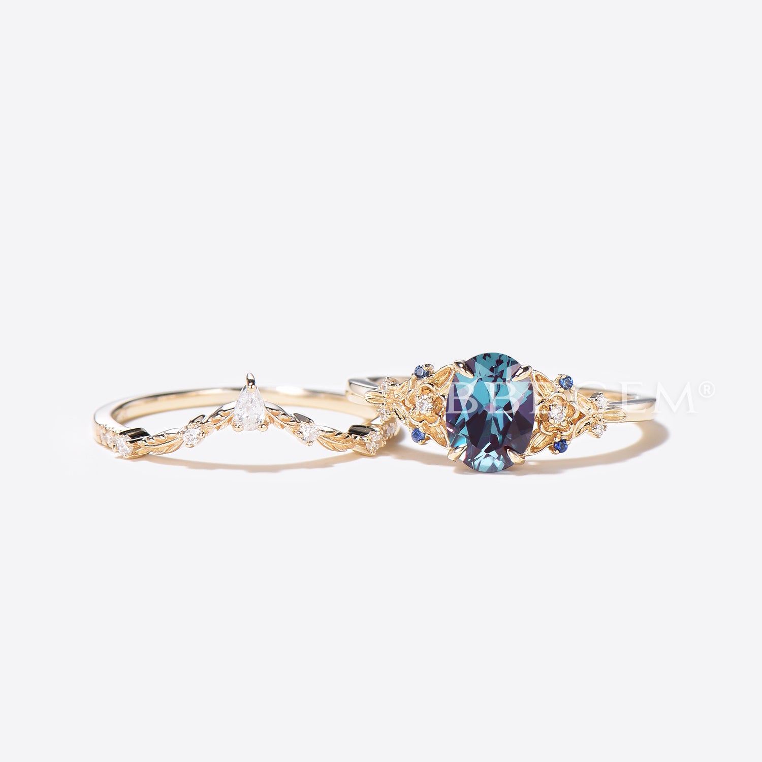 Exquisite Leaf Oval Alexandrite Engagement Ring with Diamond Accents – Floral Wedding Band for Women | Perfect for Proposals, Anniversaries & Bridal Jewelry