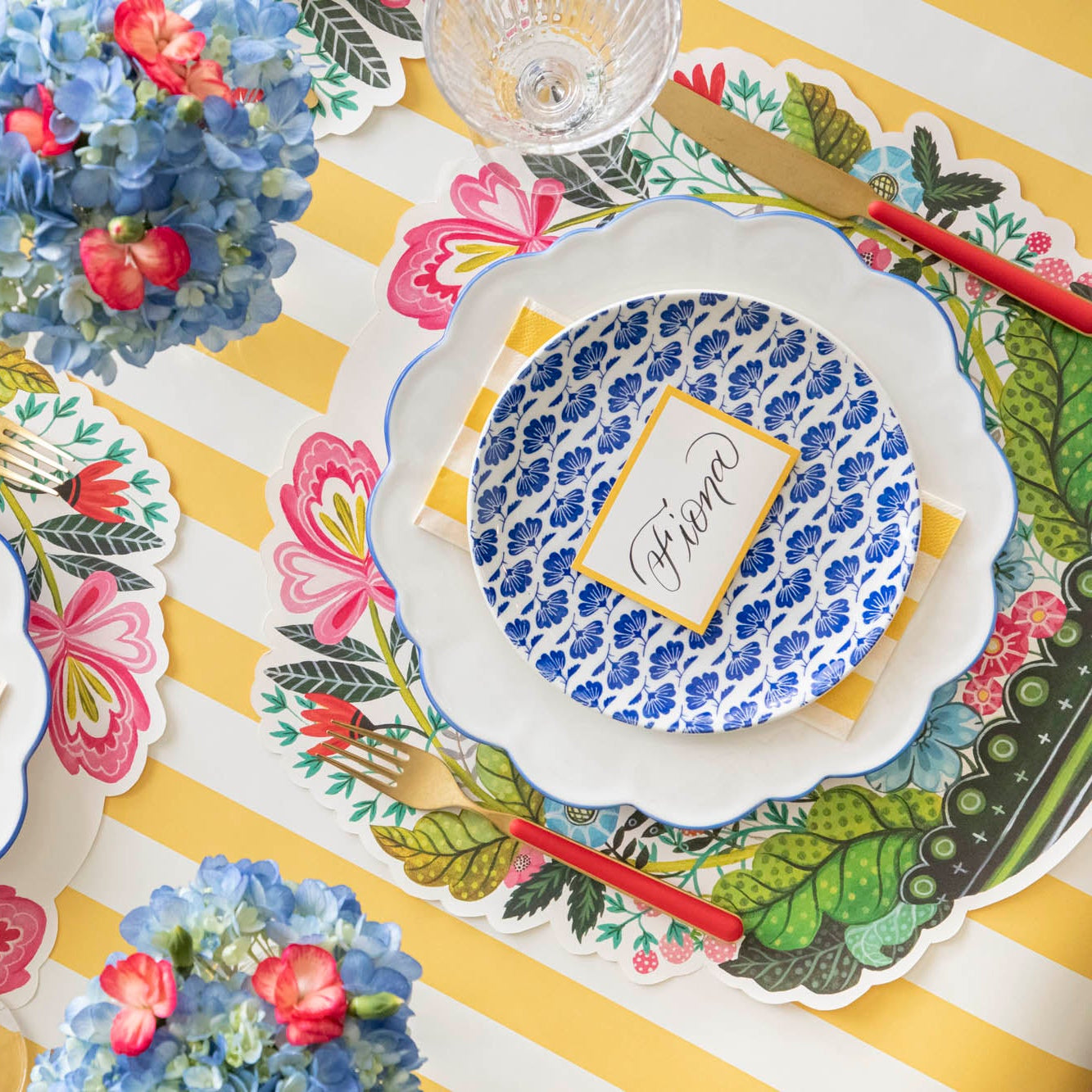 Elegant Die-Cut Vase Arrangement Placemat for Dining Table Decor - Perfect for Weddings, Parties & Home Centerpieces