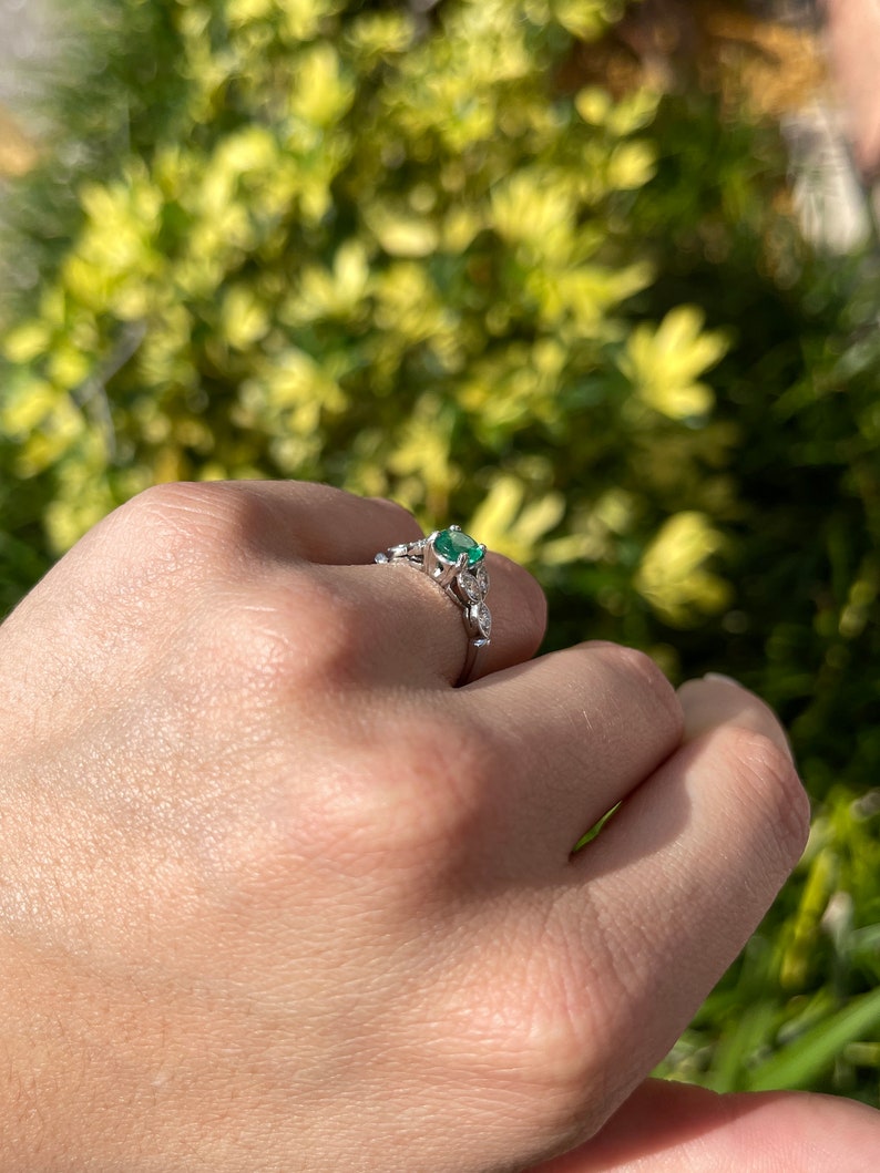 0.96 TCW 14K Gold Colombian Emerald & Round Cut Diamond Floral Ring for Women - Elegant Wedding, Engagement, Anniversary Gift Idea