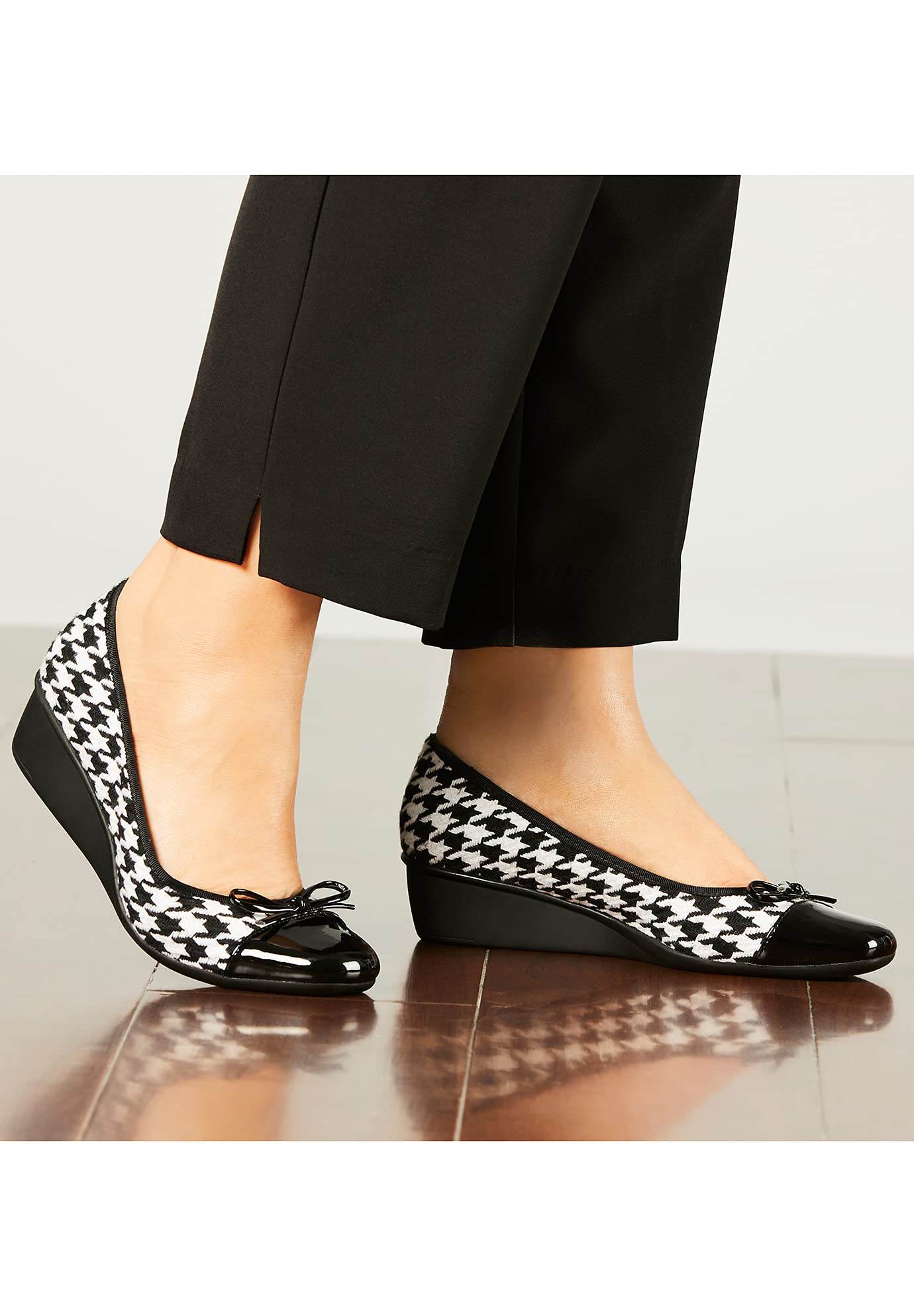 Comfortview Women's Wide Width The Jade Flat - Comfortable Slip-On Ballet Flats for Work, Travel & Casual Wear