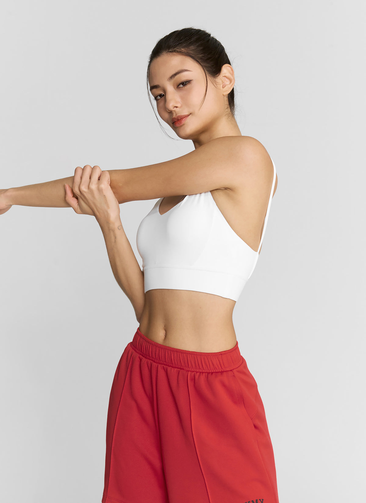 Black Label Signature Breathe V-Neck Sports Bra Top - Comfortable Workout & Yoga Wear for Women