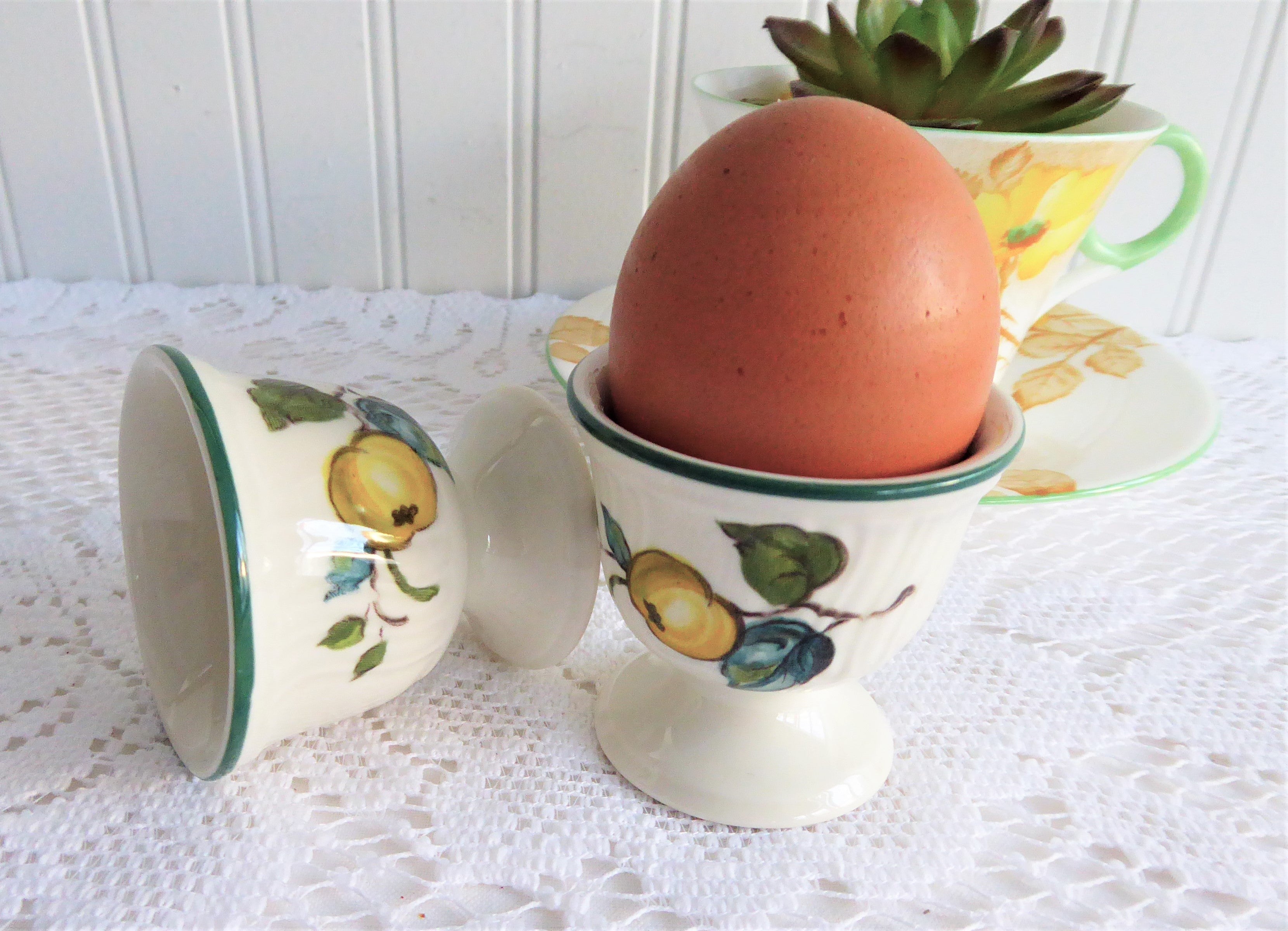 Vintage Villeroy & Boch Jamaica Pattern Egg Cup - Single Pedestal Egg Holder for Breakfast, Tea Time & Collectibles (1980s Retro Tableware)
