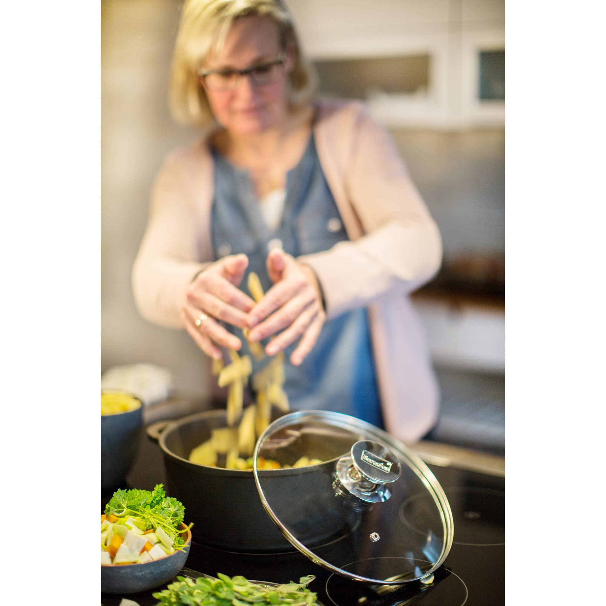 BERNDES 24cm Premium Glass Lid - Durable & Heat-Resistant Cookware Cover for Pots & Pans - Perfect for Stovetop Cooking, Baking & Serving
