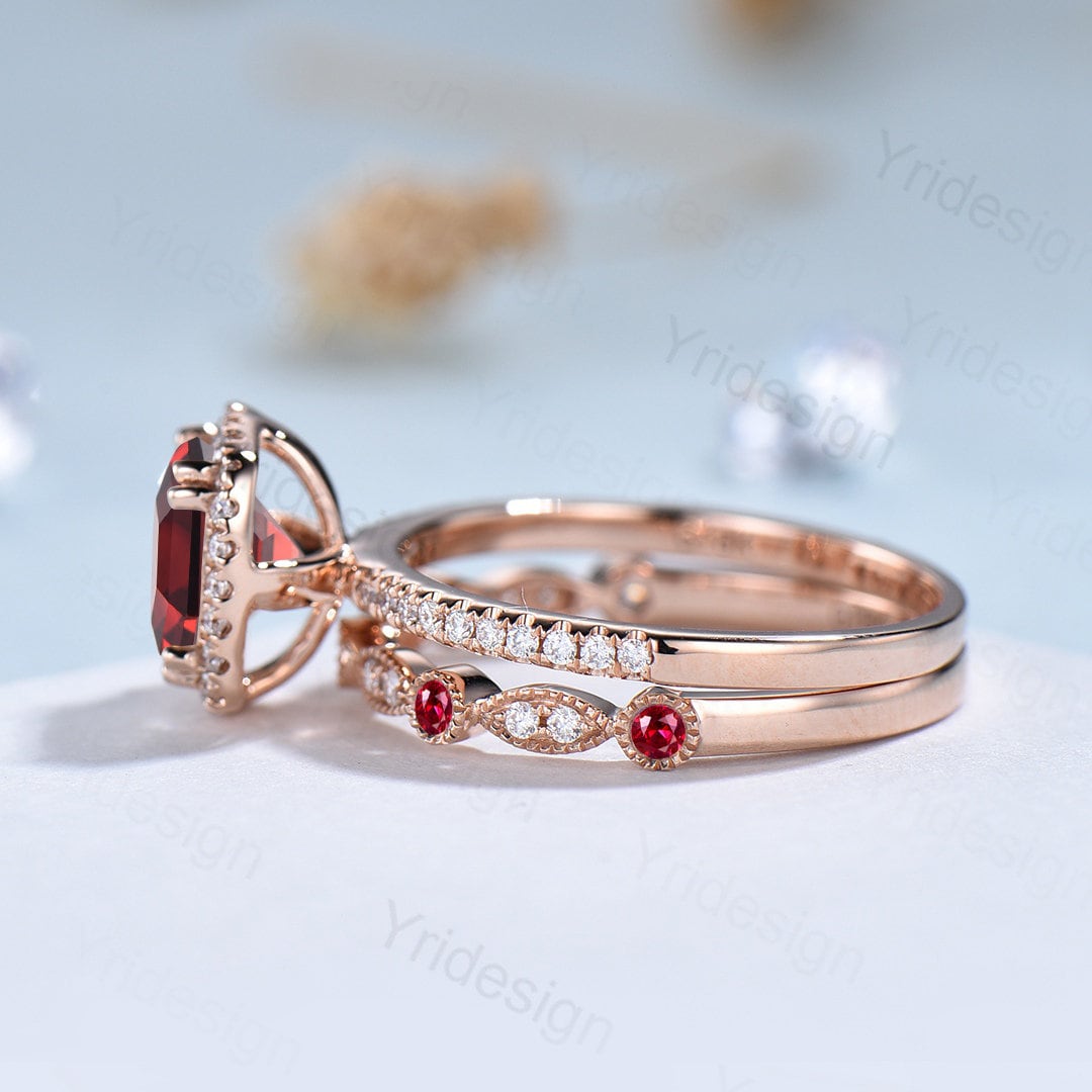 Vintage Art Deco 14K Rose Gold Cushion Cut Garnet Wedding Ring Set with Halo Diamonds for Women – Elegant Bridal Engagement Ring for Weddings, Anniversaries & Special Occasions
