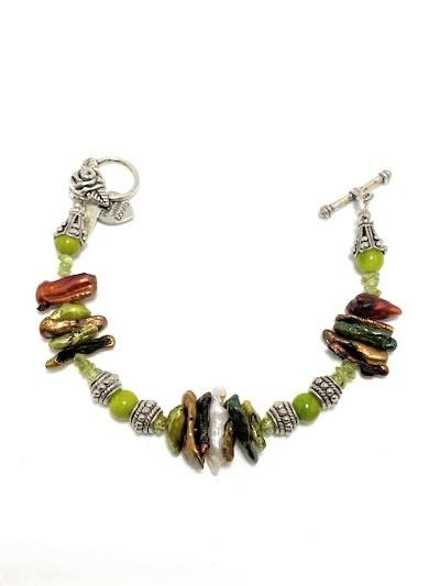 Elegant Flower Shell Necklace & Bracelet Set with Freshwater Potato Pearl Pendant, Peridot & Garnet Chips - Perfect for Weddings, Anniversaries and Special Occasions