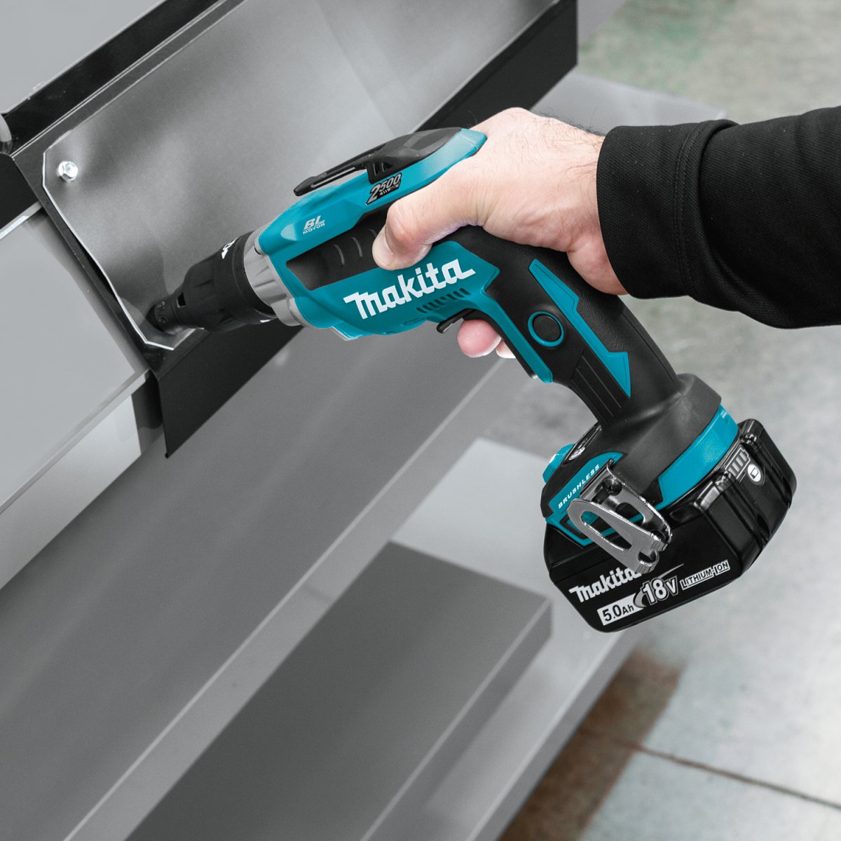 18V LXT Lithium-Ion Brushless Cordless Screwdriver - 2,500 RPM High Speed, 5.0Ah Battery - Perfect for DIY Home Projects, Furniture Assembly & Professional Construction Work