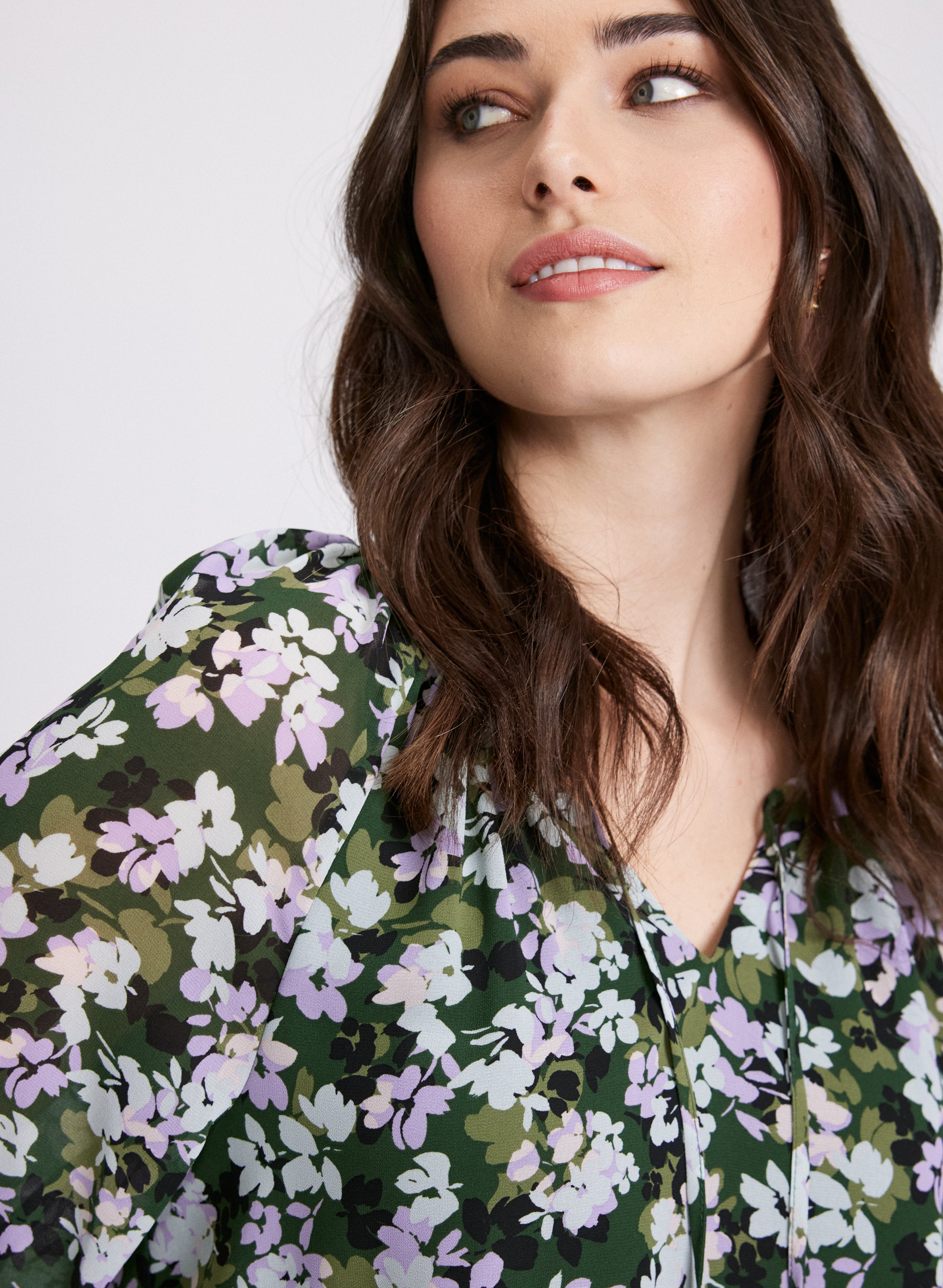 Floral Print Blouse for Women - Elegant Flowy Summer Tops with V-Neck & Short Sleeves - Perfect for Office, Date Night & Casual Outings