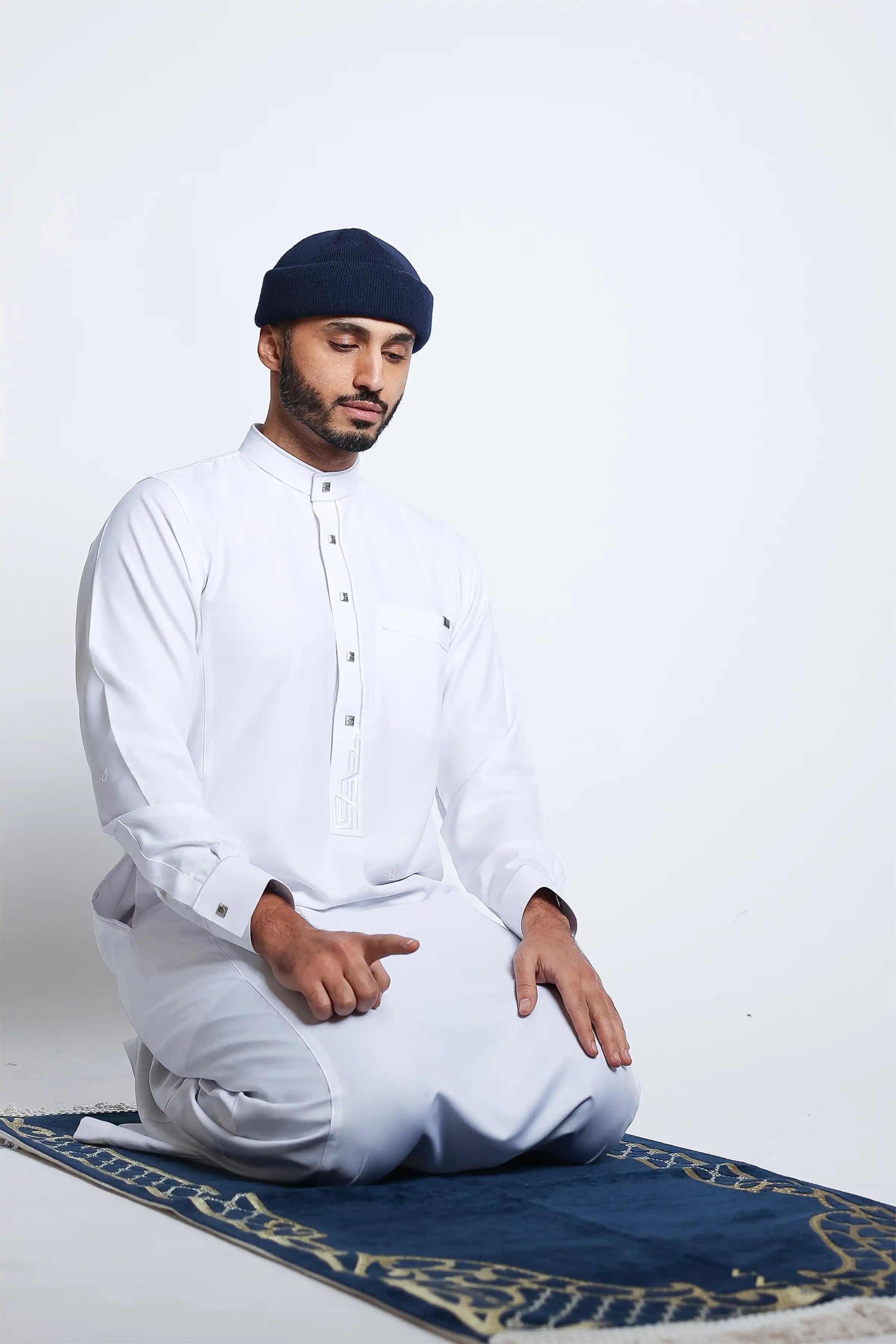 Premium White Collar Embroidered Thobe for Men - Elegant Islamic Robe for Eid, Wedding & Special Occasions - Comfortable & Stylish Traditional Attire