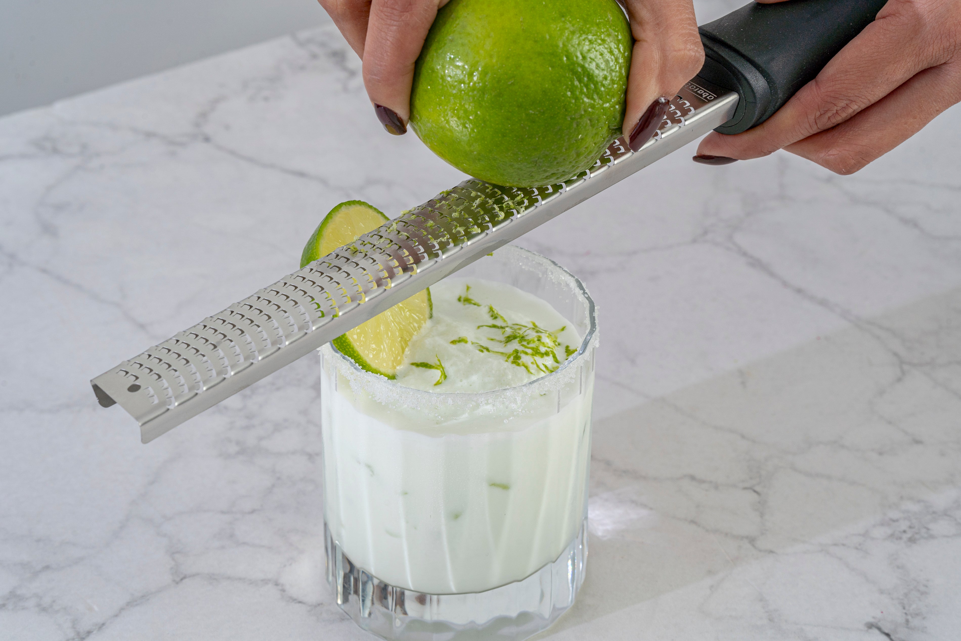 Premium Stainless Steel Black Citrus Zester - Professional Kitchen Tool for Grating Lemon, Lime & Orange Peel - Perfect for Baking, Cocktails & Garnishing