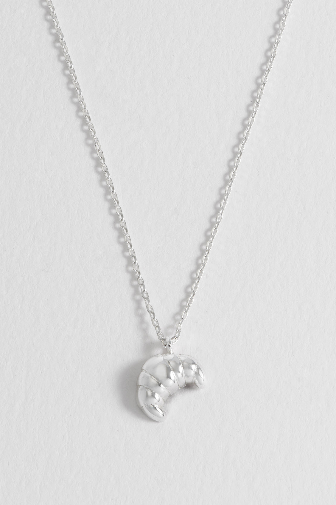 Elegant Croissant Pendant Necklace - 18K Gold Plated Dainty Pastry Charm Jewelry for Women - Perfect for Everyday Wear, Date Nights & Gift Giving