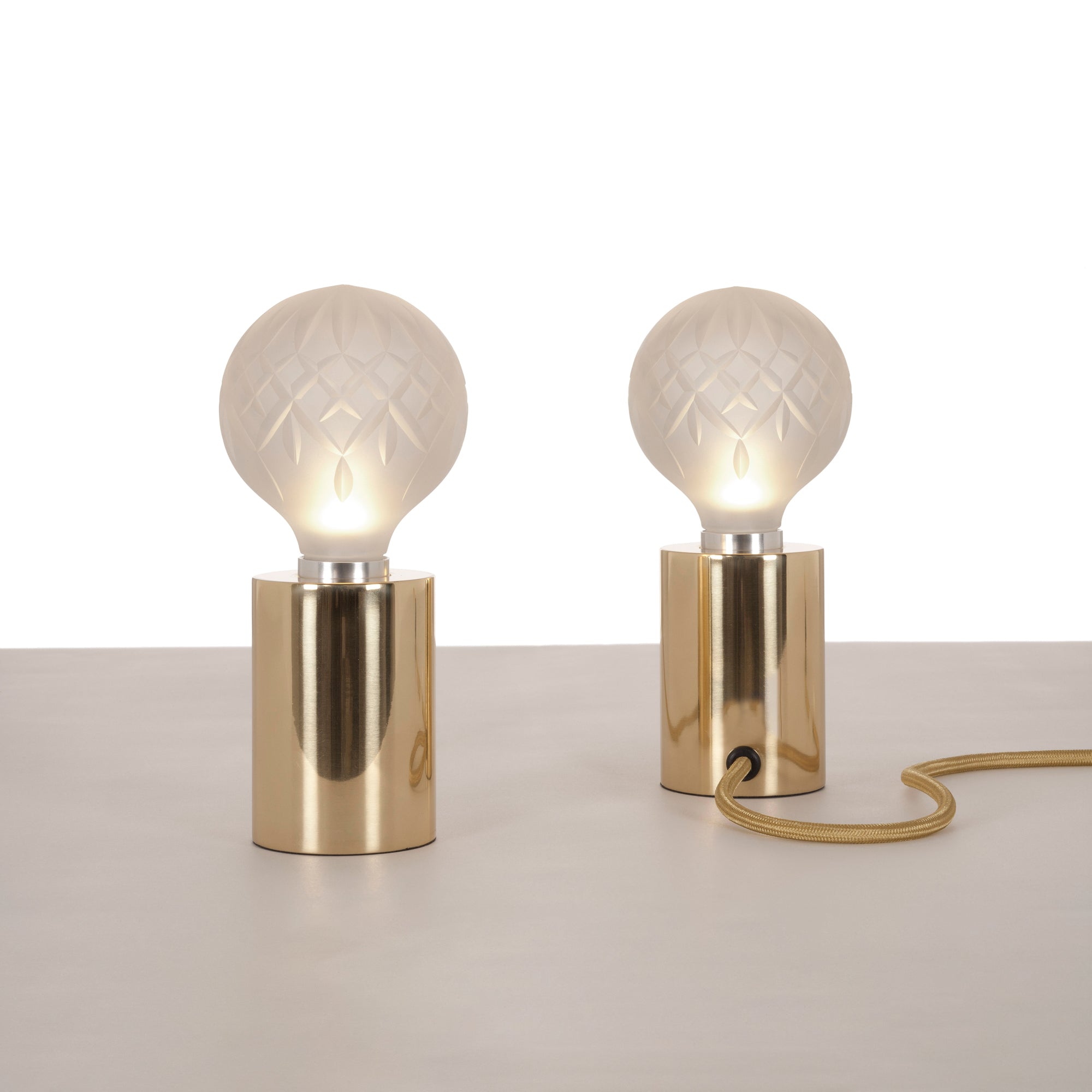 Elegant Crystal Bulb Table Lamp - Modern LED Bedside Light for Living Room, Bedroom, or Office Decor - Perfect for Reading, Relaxing, and Ambient Lighting