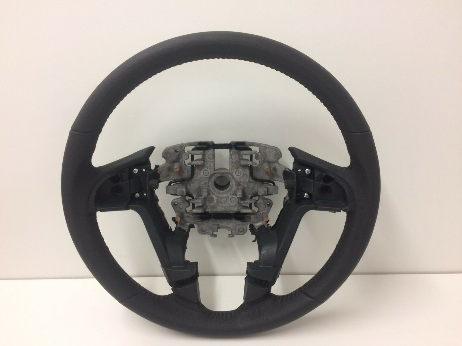 Genuine Holden VE Commodore WM Statesman Leather Steering Wheel - Premium Quality Replacement Part - Perfect for Car Interior Upgrade & Driving Comfort