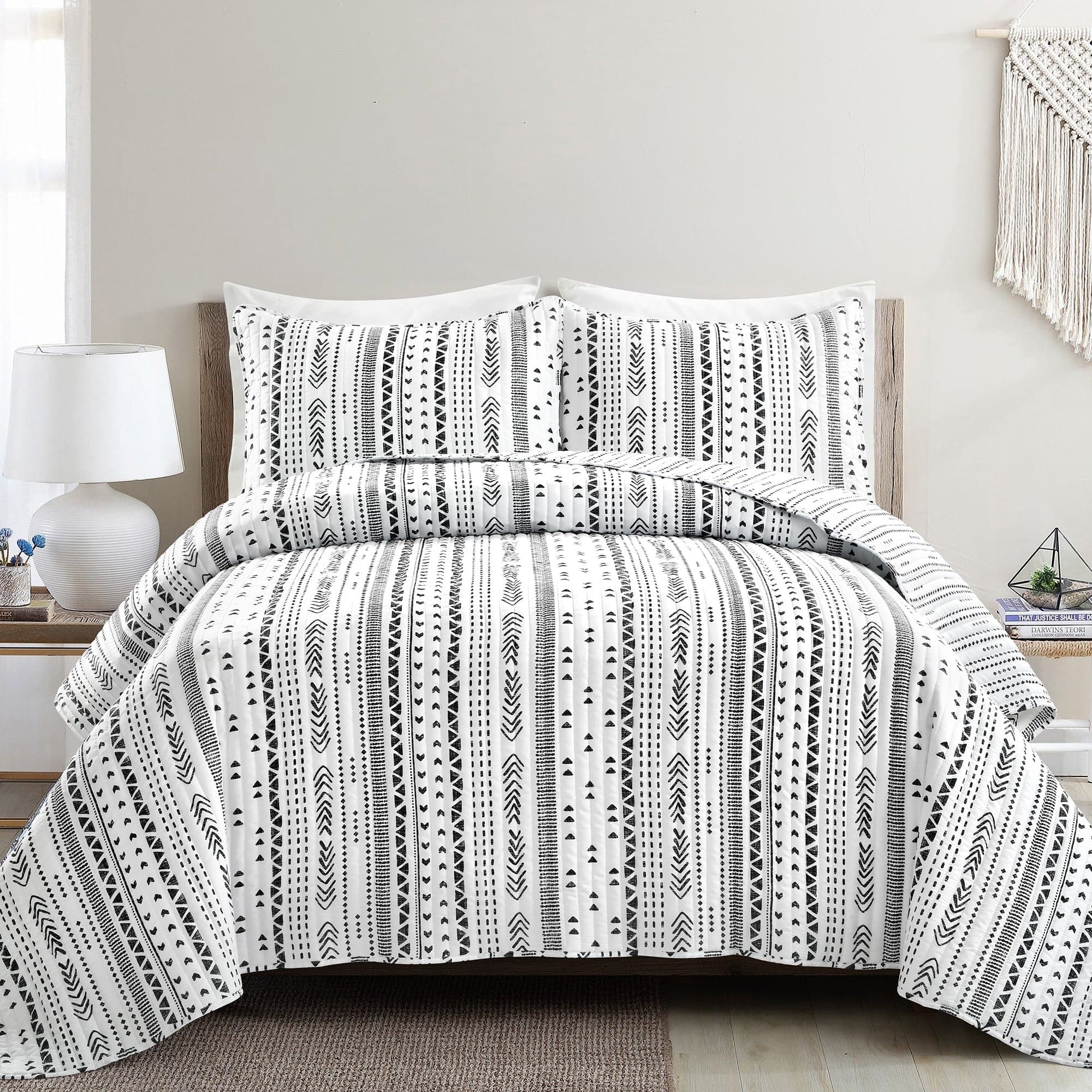 Cozy Hygge Stripe 3-Piece Quilt Set - Queen Size Bedding with Matching Pillow Shams - Perfect for Cozy Bedrooms & Guest Rooms