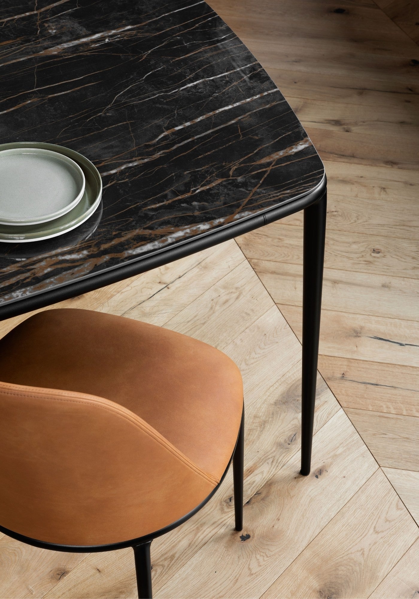 Midj Lea Modern Dining Table - Solid Wood Kitchen Table for 6 - Perfect for Family Dinners & Entertaining Guests