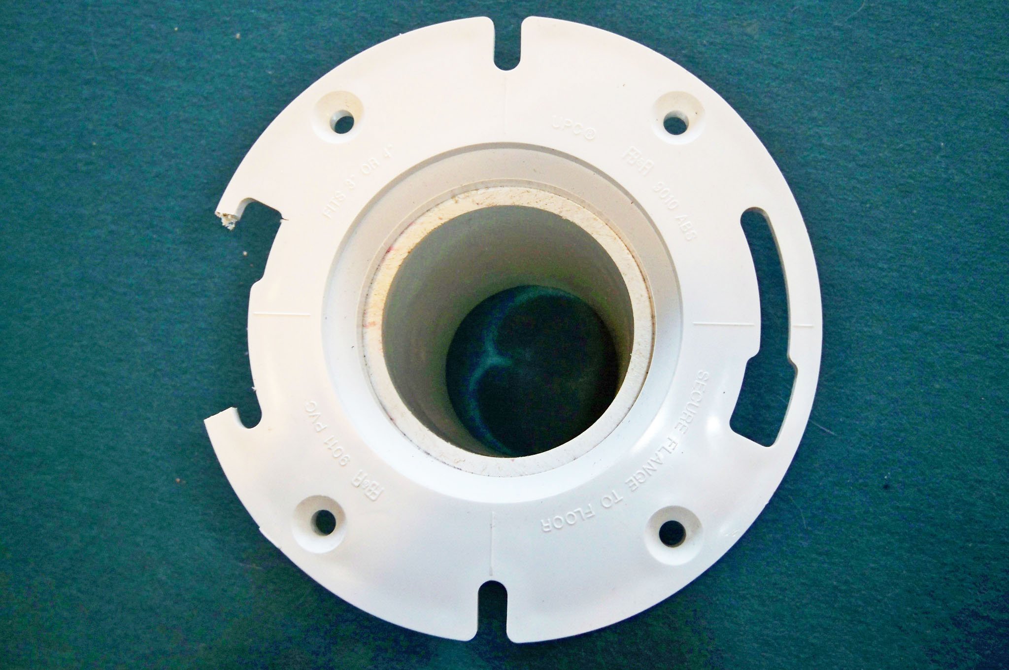 Toilet Flange Removal Tool - Heavy Duty Plumbing Wrench for PVC & Cast Iron Pipes - Essential for Bathroom Renovations & DIY Repairs - Perfect for Homeowners & Professional Plumbers