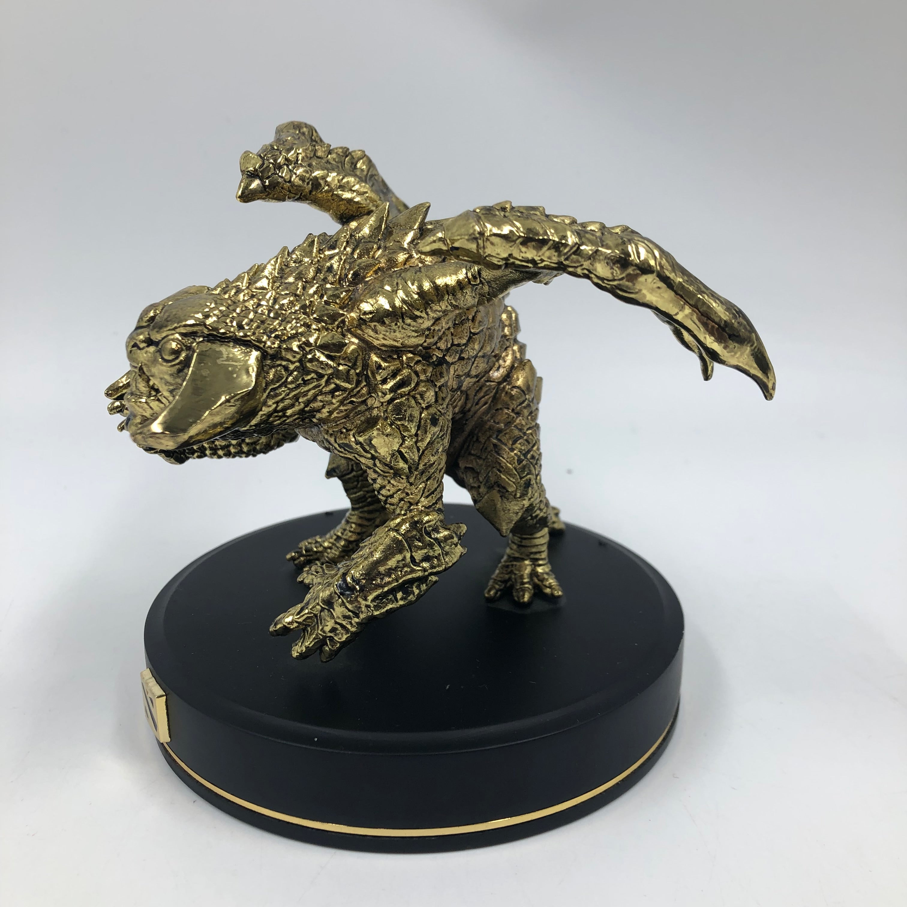 Dota 2 Golden Roshan Statue - The International 10 Limited Edition Collectible for Gamers & Fans - Perfect for Display, Gaming Room Decor, and Esports Memorabilia Collection