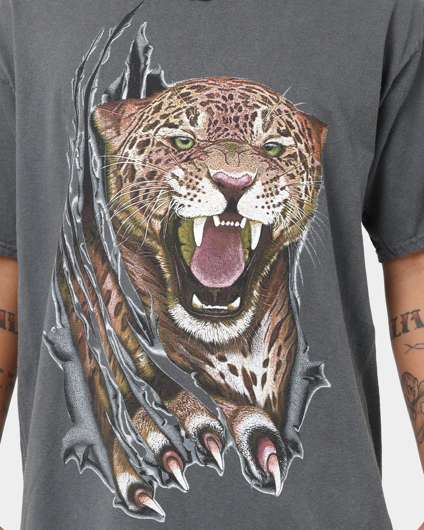 Vintage American Thrift OG Leopard Print T-Shirt in Off Black - Stylish Retro Tee for Casual Wear & Street Fashion
