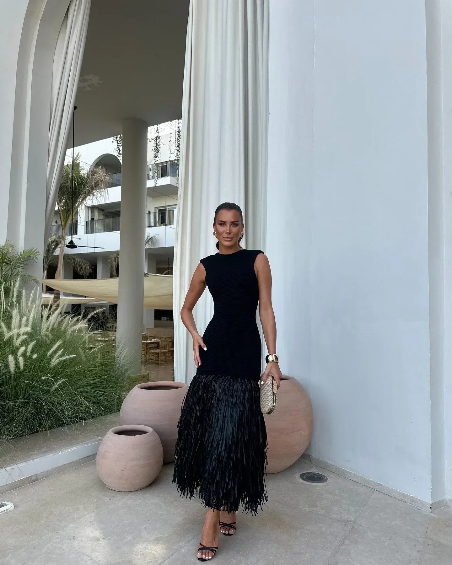 Elegant Women's Long Knit Dress with Tassel Hem - O-Neck Backless Sleeveless Maxi Dress with Zipper for Party & Evening Wear | Slim Fit Formal Gown for Weddings, Cocktails & Special Occasions