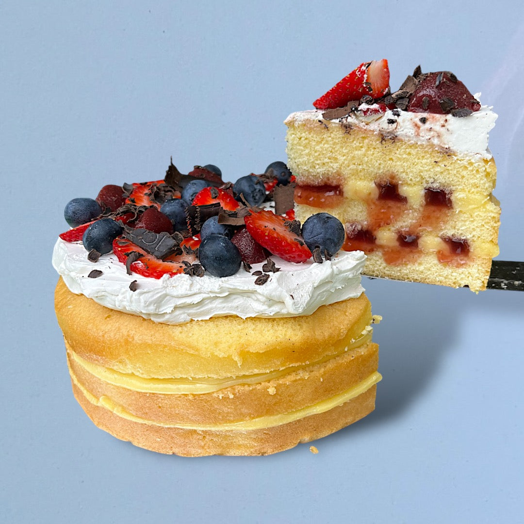 Delicious Trifle Dessert - Classic Layered Cake with Fresh Fruits & Cream - Perfect for Parties, Holidays & Family Gatherings