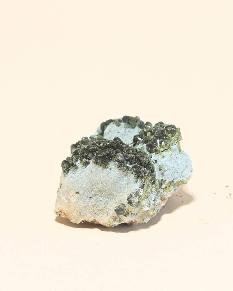 Natural Epidote Crystal Specimen - Raw Green Epidote Stone for Mineral Collectors, Healing Crystals & Home Decor - Perfect for Display Cases, Meditation Spaces & Geology Gifts