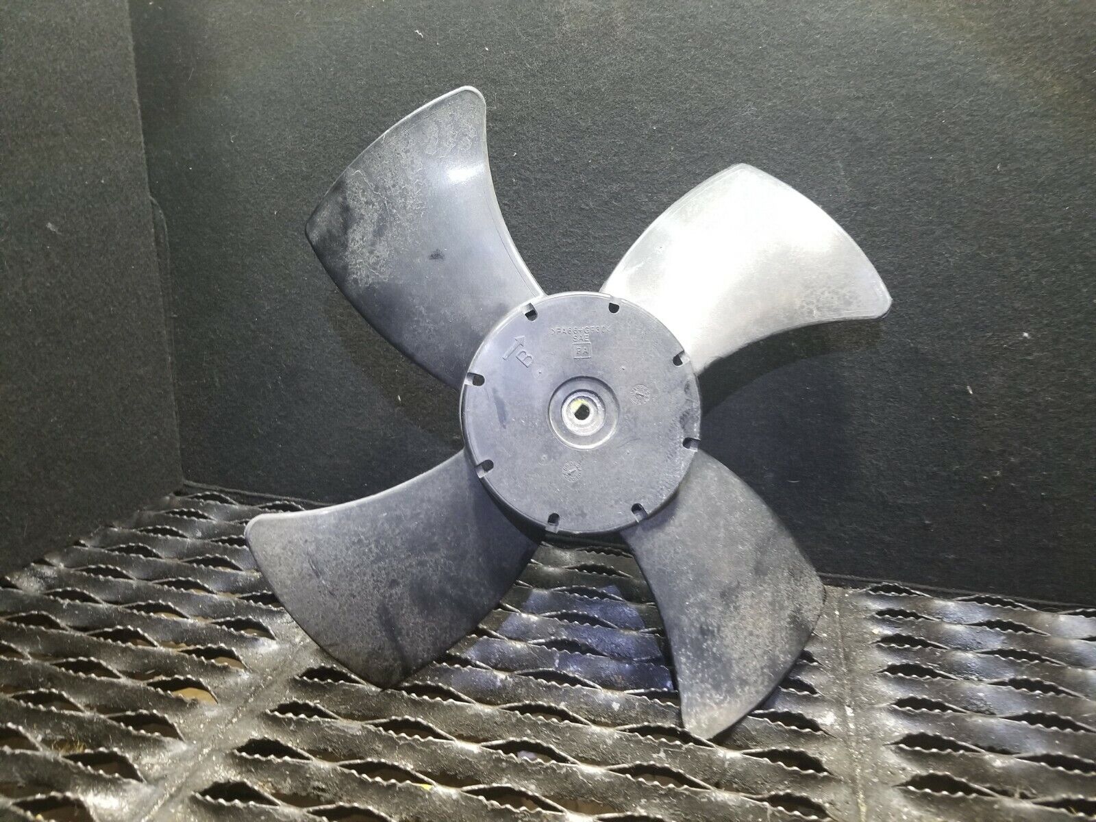 04-05 Nissan 350Z Convertible Radiator Cooling Fan Blade - OEM Replacement Part - Perfect for Engine Cooling System Repair & Maintenance